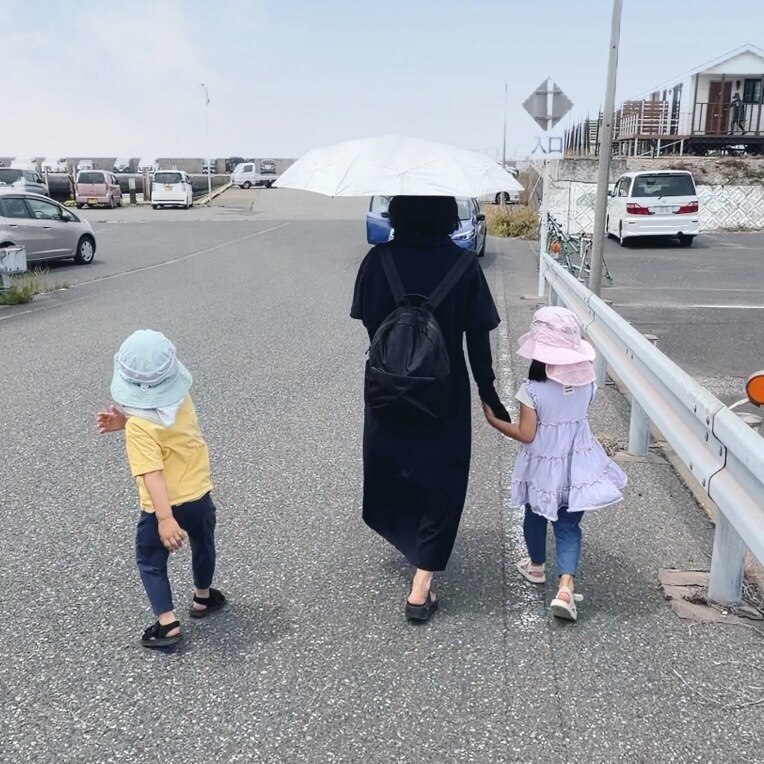 【10/1！10%オフクーポン】 帽子 子供 キッズ 日よけ ハット 日除け付き 水遊び 女の子 男の子 ゴム付き ゴムひも UVカット 首付き ブランド セール 紐付き子供 保育園 キャップ メッシュ カット 小学生 あご ストラップ 54 56 ベビー 秋 ハロウィン