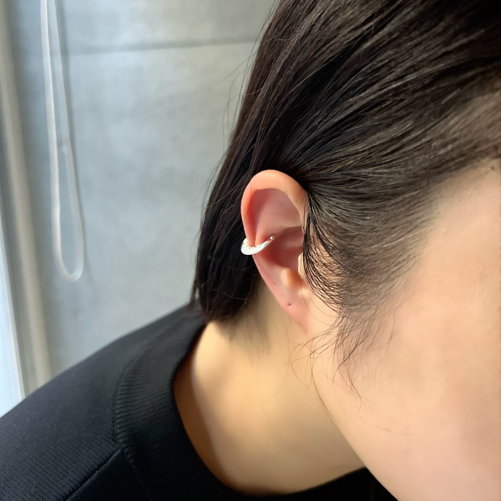 【最大35%OFFクーポン配布中】C034 パール イヤーカフ イヤカフ silver925 シンプル 片耳 スリム シルバー イヤリング ゴールド プレゼント フリーサイズ レディース Moon surface earcuff 6qz - メイン画像 1