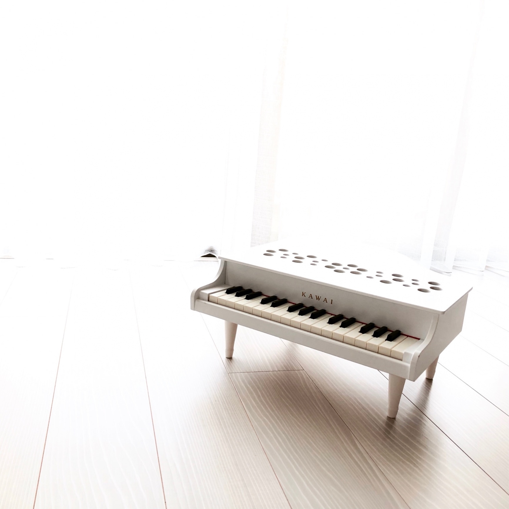 KAWAI ミニピアノ ホワイトグレー Amazon.co.jp: ピアノ おもちゃ KAWAI 【ミニピアノ/ホワイト