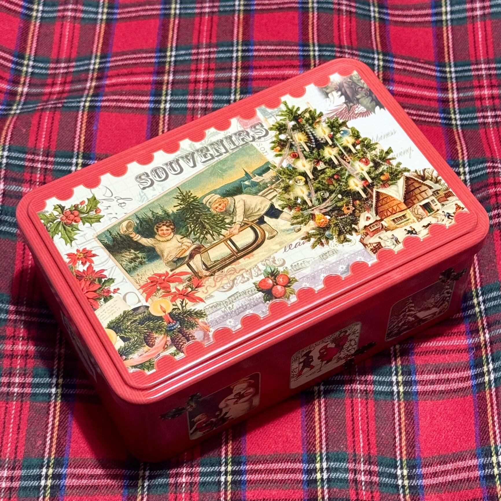 完売】 冬季限定 ラ・トリニテーヌ クリスマス缶 ティン缶入り