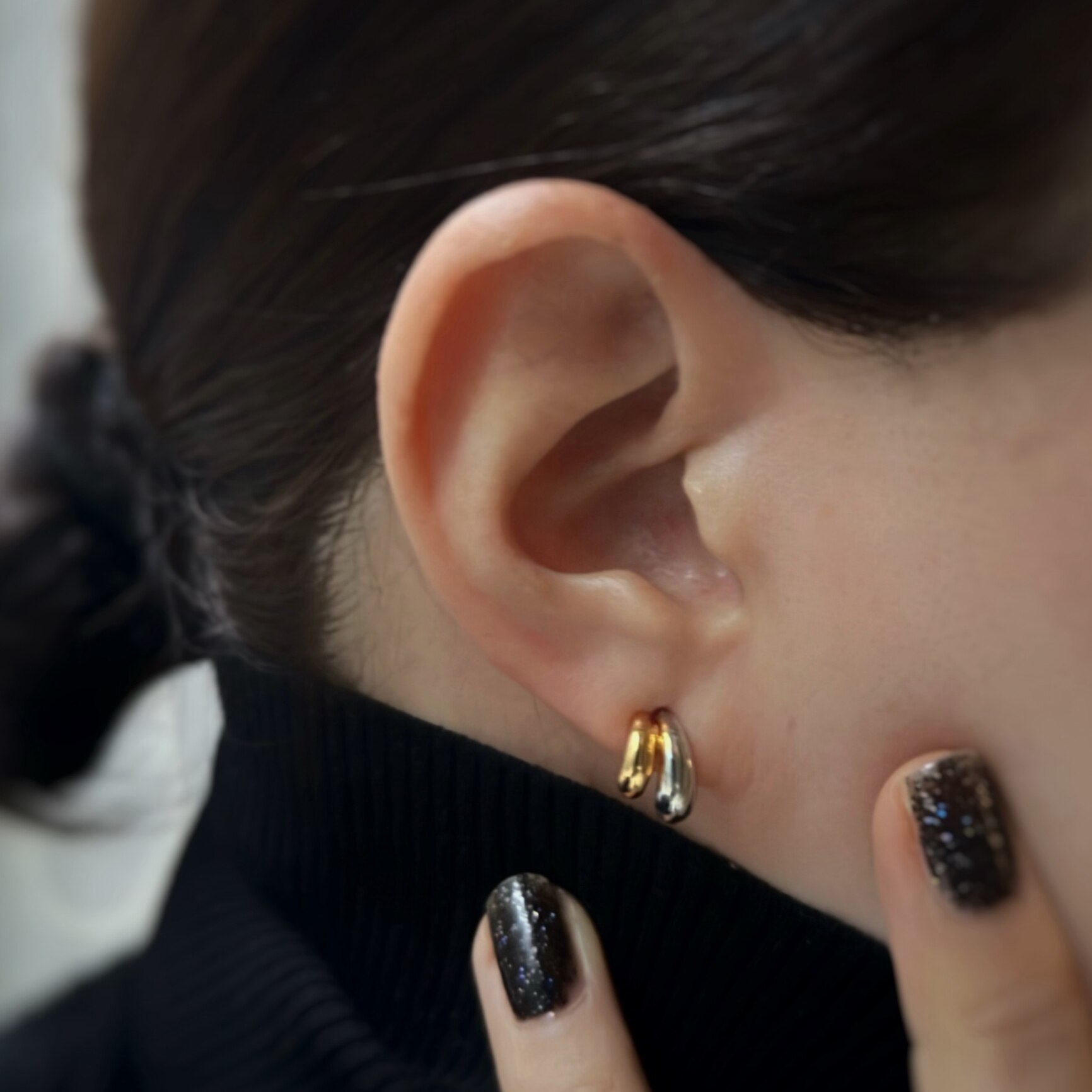 ROOM Style Award 受賞【ピアス / イヤリング】yuki × CRAIFE コラボ 「ニコピアス」 ピアス イヤリング 金属アレルギー対応 18Kコーティング スタッドピアス ピアス見え 痛くない イヤリング 大人 可愛い バイカラー ゴールド シルバー 両耳用 送料無料 ROOMコラボ - メイン画像 1