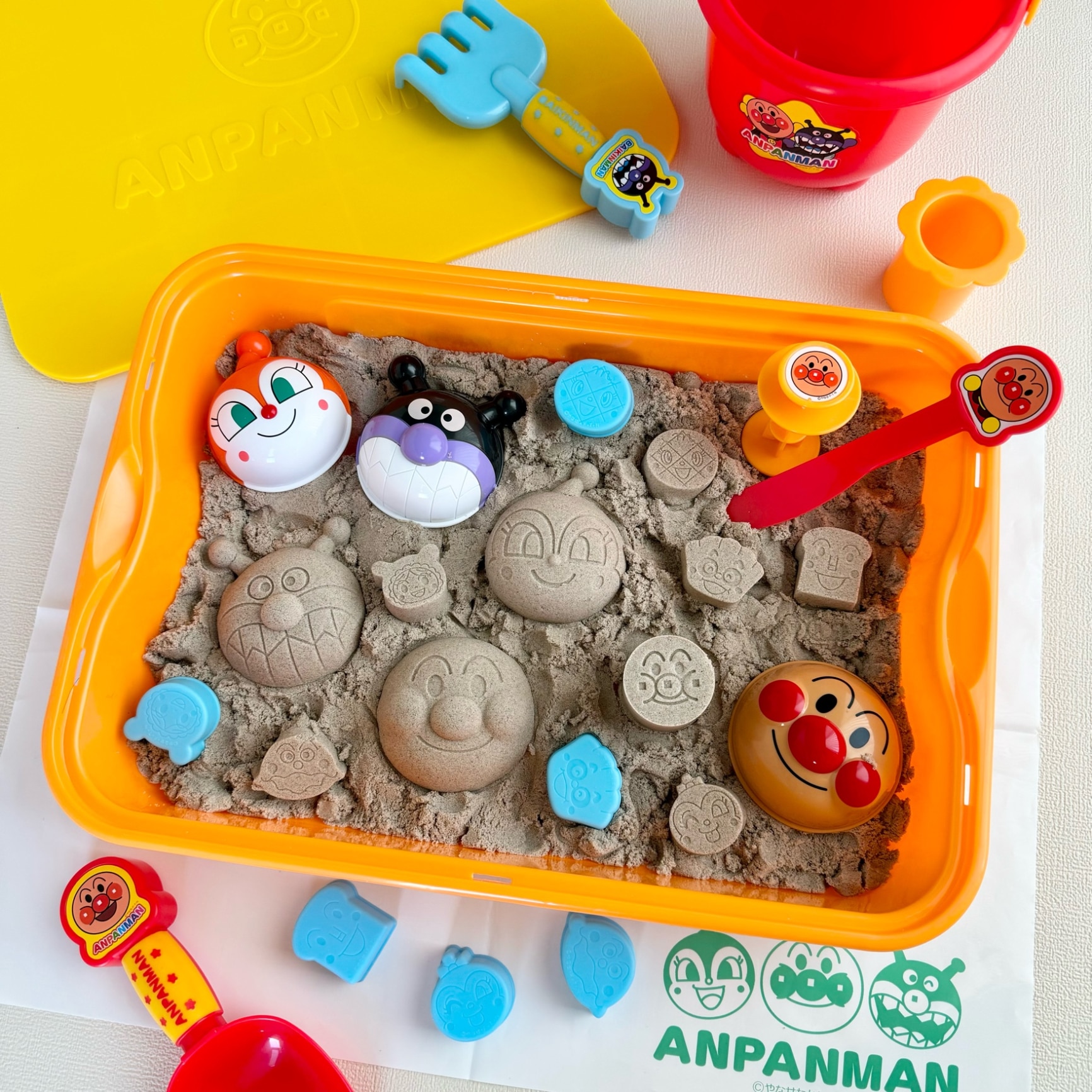 希少】アンパンマン 砂場 砂遊び 蓋付き砂場 ボールプール 水遊び