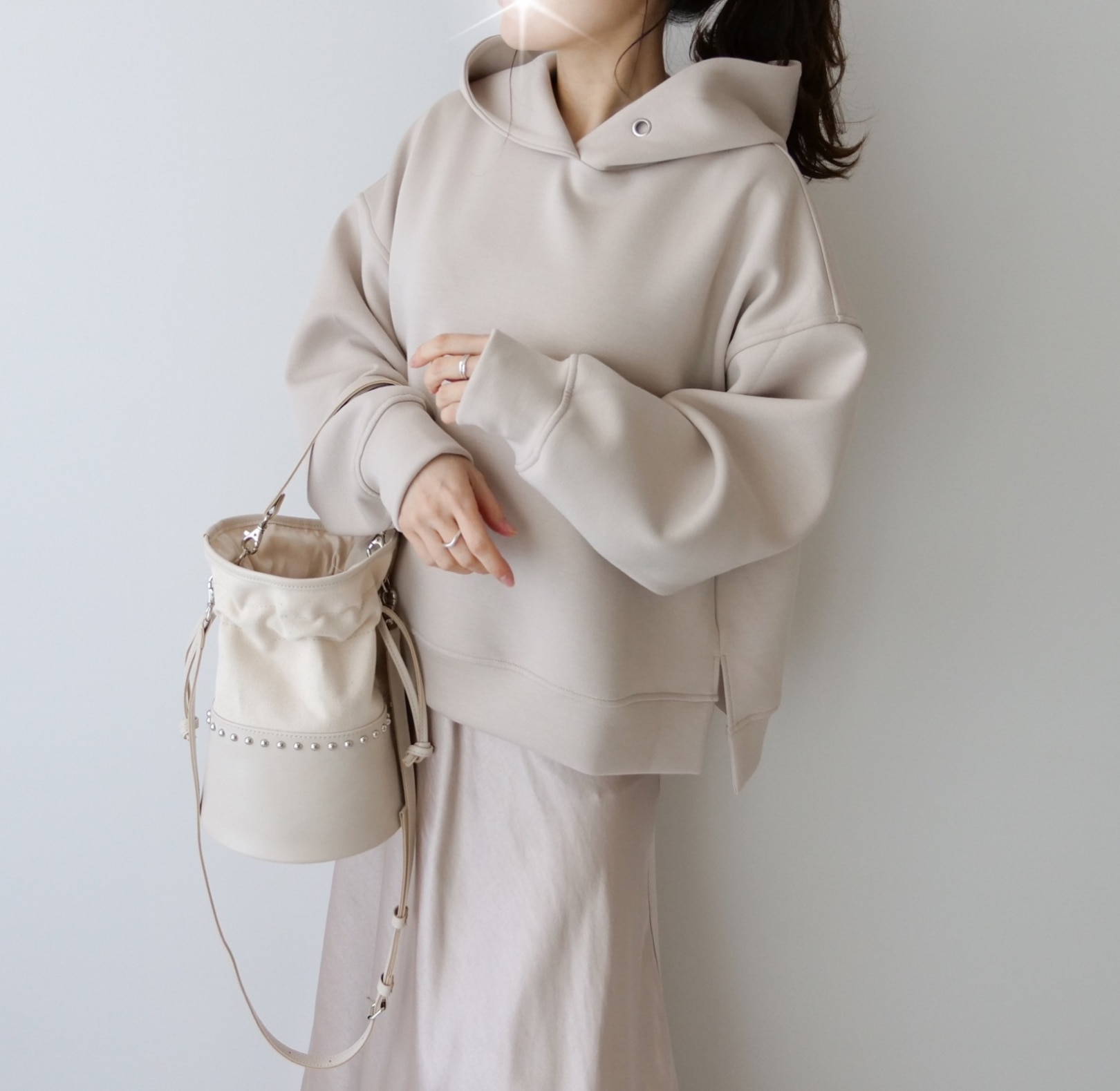 ≪1月24日待望の再販≫ゆったりシルエとはり感が魅力のオーバーサイズパーカーMサイズ オーバーサイズダンボールパーカー レディース/パーカー  スウェット フーディー トレーナー オーバーサイズ [先行予約受注]