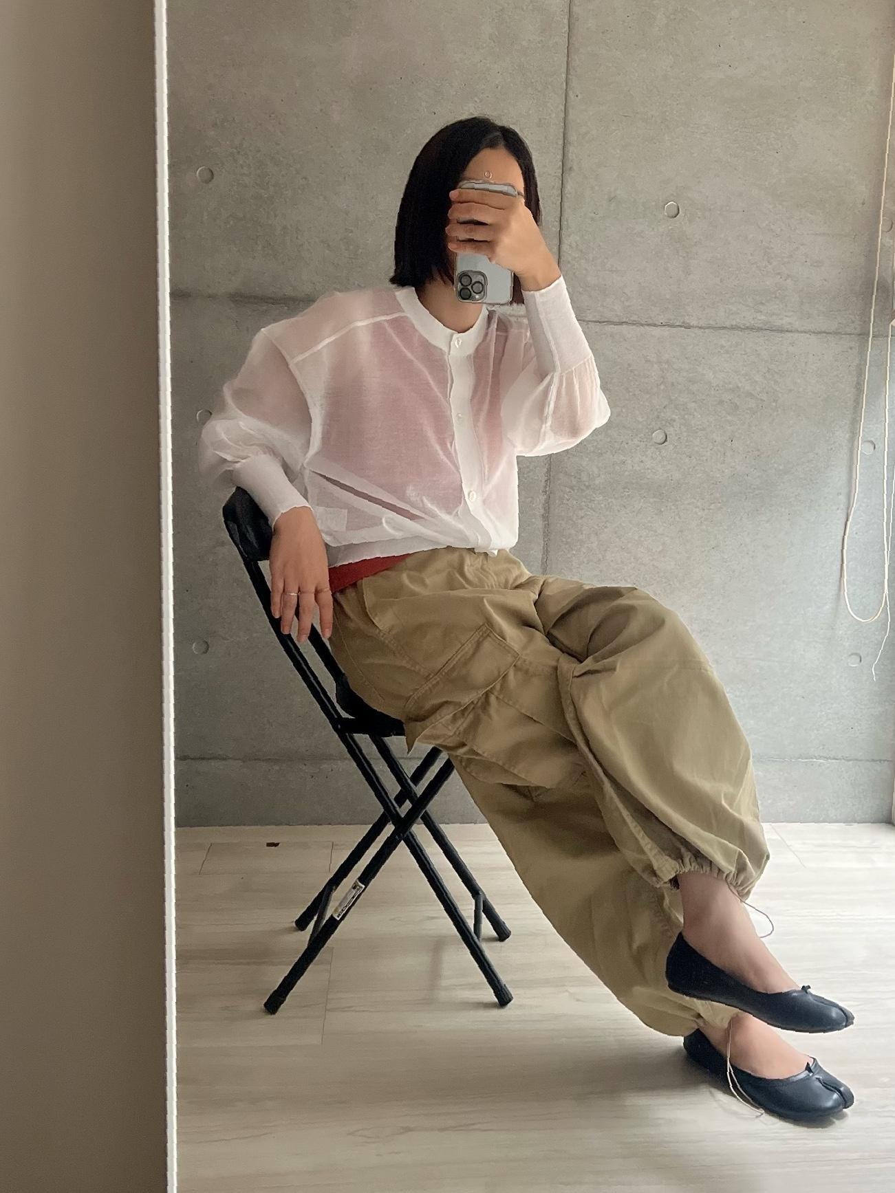 安定のパンツスタイル。
このシアーニットカーデが使えるので色追加。
アダムエロペはツボなものが多いなあ…。
ドノバンのタビはいつ2色目買おうか迷い中。
雨の日も気兼ねなくガンガン履けていい。
#秋コーデ #大人カジュアル #プチプラコーデ #2022秋冬 #着回しコーデ #ママコーデ #フラットシューズ