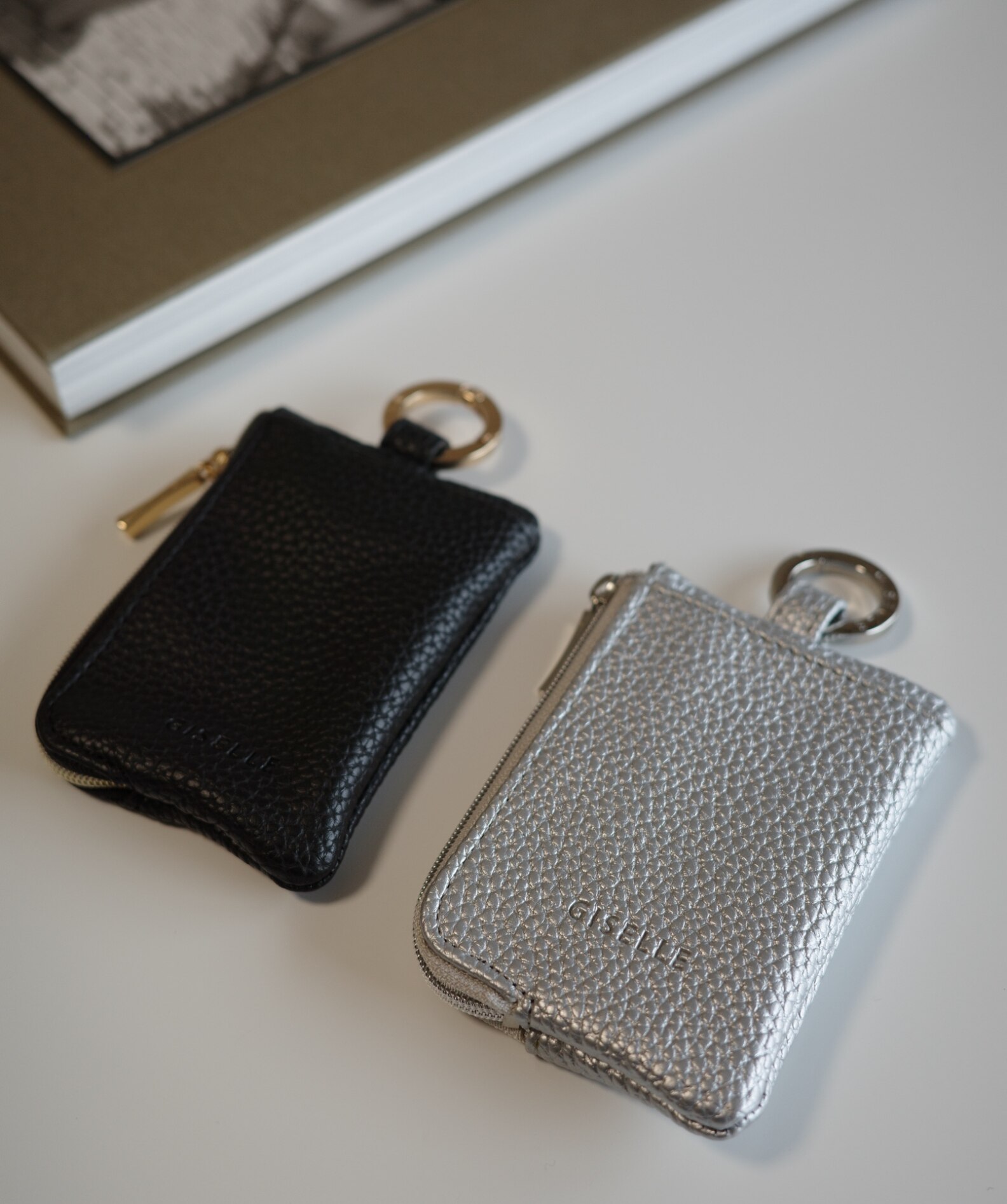 クーポン利用で半額：1,490円／SNSで話題：奇跡のリング キーケース