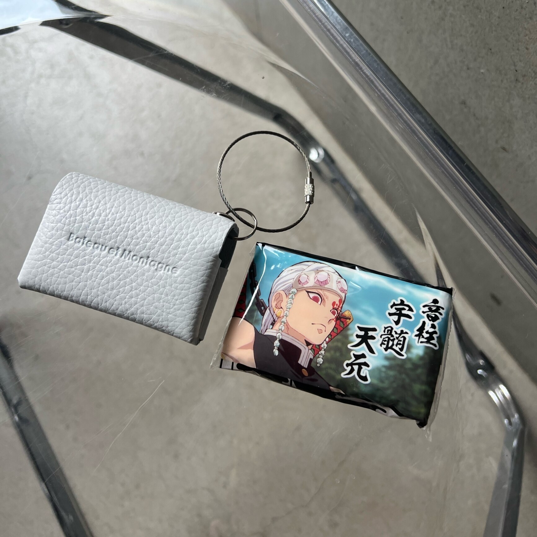 ポケットティッシュケース レザー おしゃれ ポーチ 吊り下げ 【金具カラーが選べる】 カスタマイズ カラビナ 持ち運び 日本製 かわいい バッグチャーム メンズ ブランド 父の日 ギフト プレゼント 2026 バトーエモンターニュ - メイン画像 3