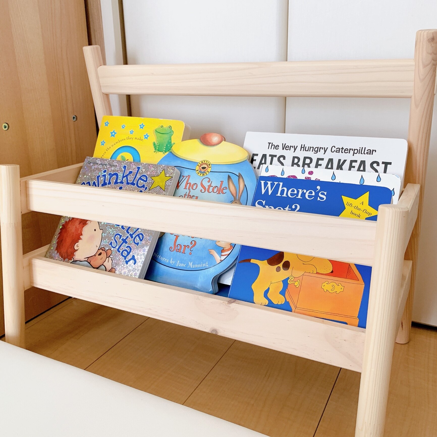 【あす楽】IKEA イケア ブックディスプレイ 本棚 a00296964 FLISAT フリサット 収納 子供部屋用インテリア 絵本棚