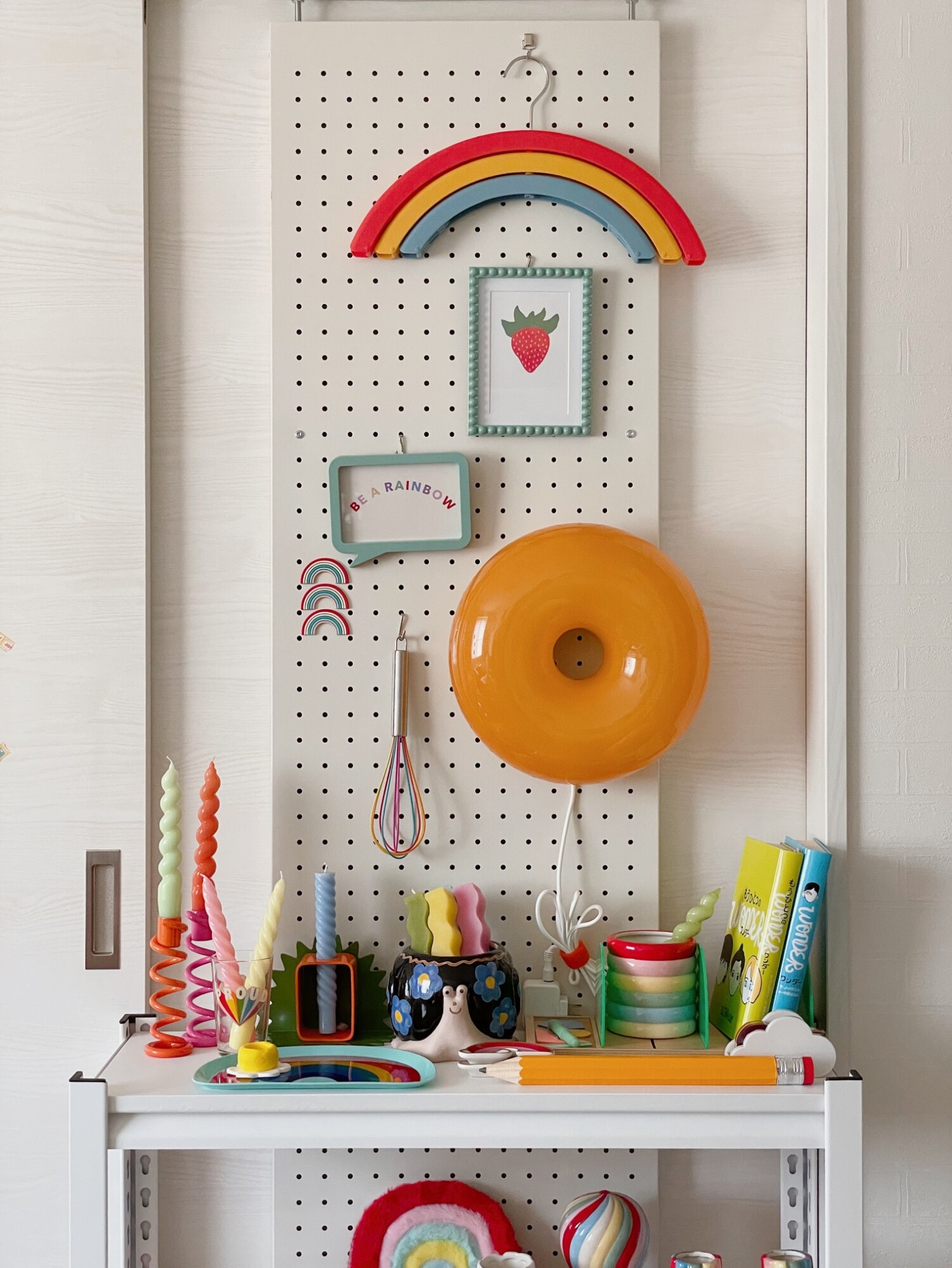 個人宅も送料無料】 壁面突っ張りパンチングラック 有孔ボード風 幅45