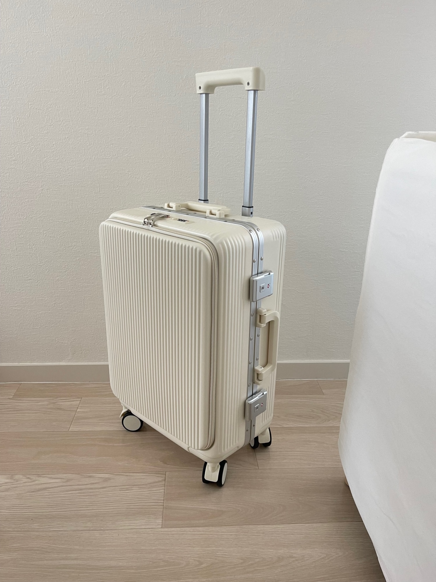 ❣️週末セール❣️スーツケースフロントオープン機内持ち込みSサイズusb 在庫一掃価格】スーツケース Sサイズ USBポート付き カップ