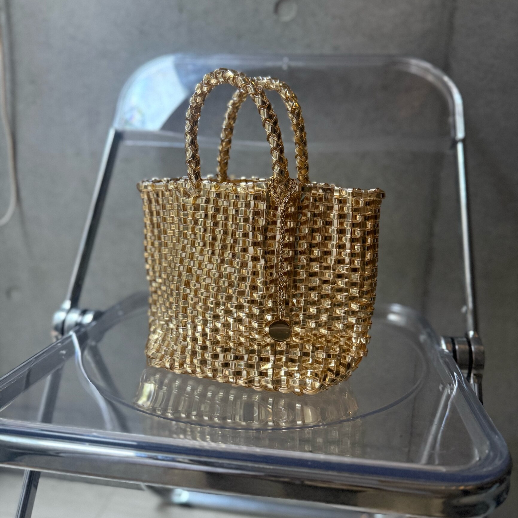 【6/26まで限定★クーポンで3340円~】 メッシュバッグ ハンドバッグ 小さめ レディース かごバッグ 軽量 夏 ビニールバッグ 春夏バッグ ビニール ビニール手提げる シルバーバッグ キラキラトート サマーバッグ ワイヤーバッグ - メイン画像 1