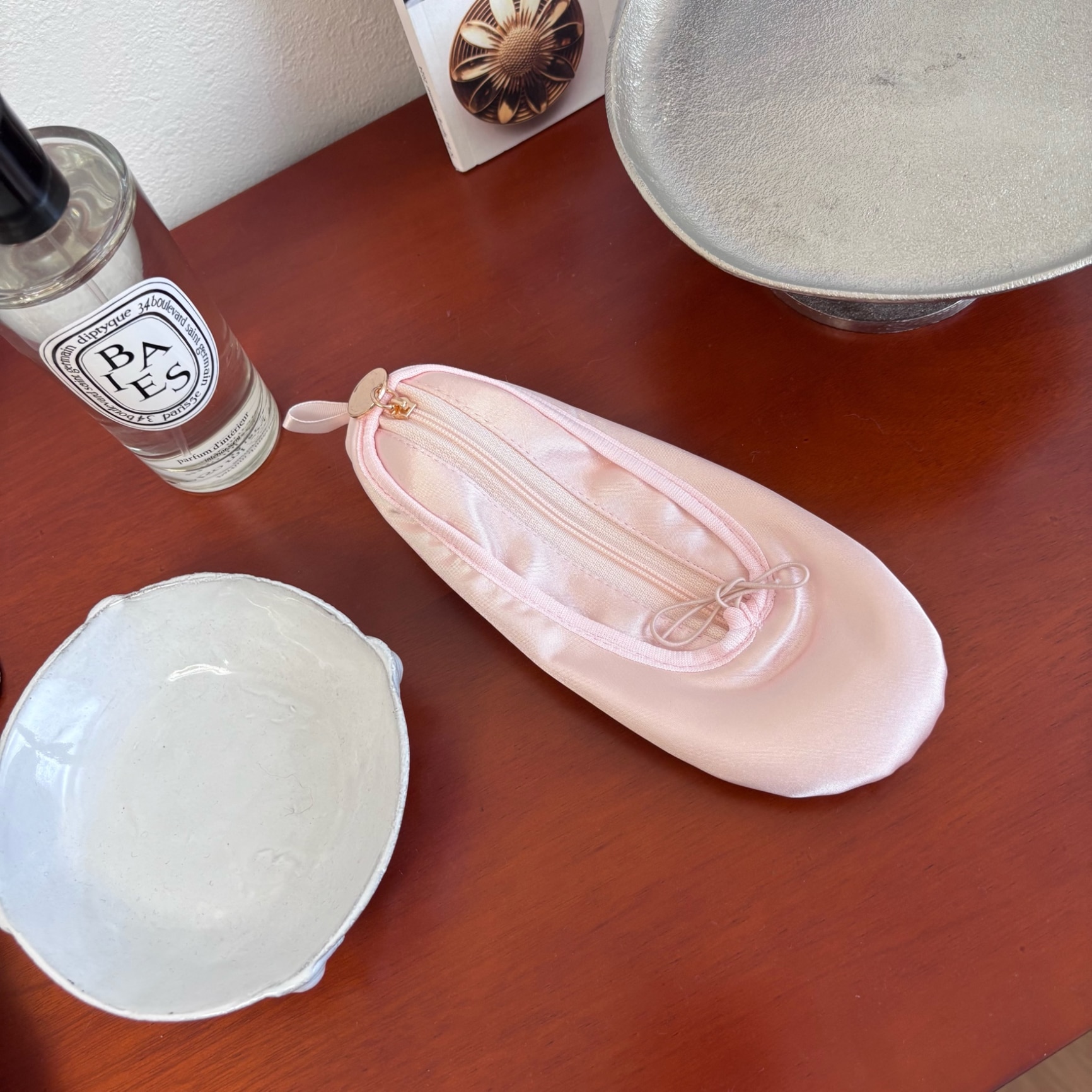 《即日発送》バレエ ポーチ 化粧品 リップ入れ 持ち歩き 可愛い バレエシューズ グッズ レディース サニタリーポーチ モバイル小物入れ 韓国 キャラクター 化粧ポーチ アクセサリーポーチ 送料無料 Z116