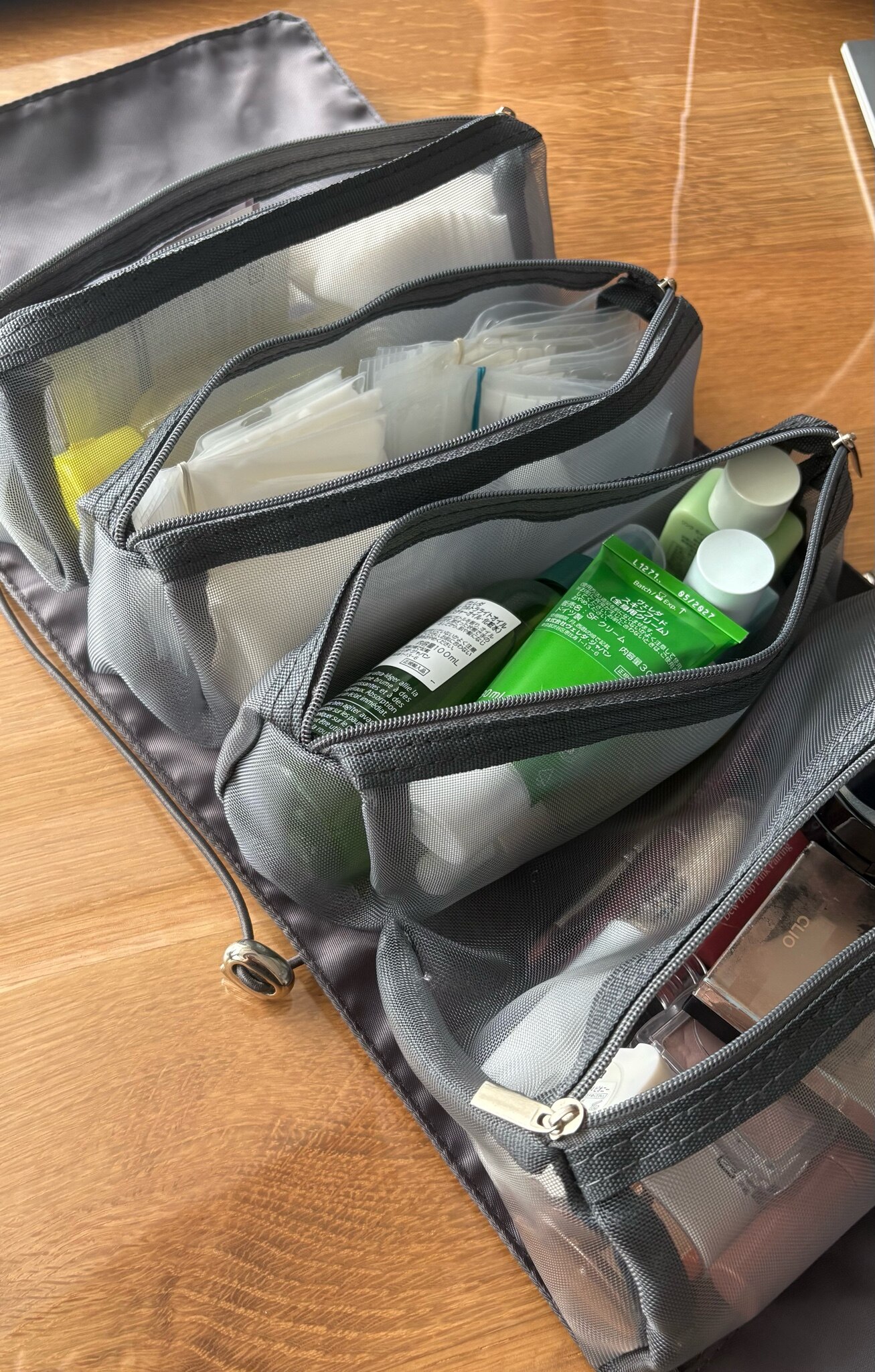 全店限定価格◎【MAX39%OFF】 【圧倒的レビュー数&高評価】 トラベルポーチ 吊り下げ 旅行 レディース 便利グッズ ポーチ 4in1 コスメポーチ セット おしゃれ メイク 化粧ポーチ 洗面用具 仕切り トラベルグッズ 旅行グッズ 風呂 温泉 洗面道具