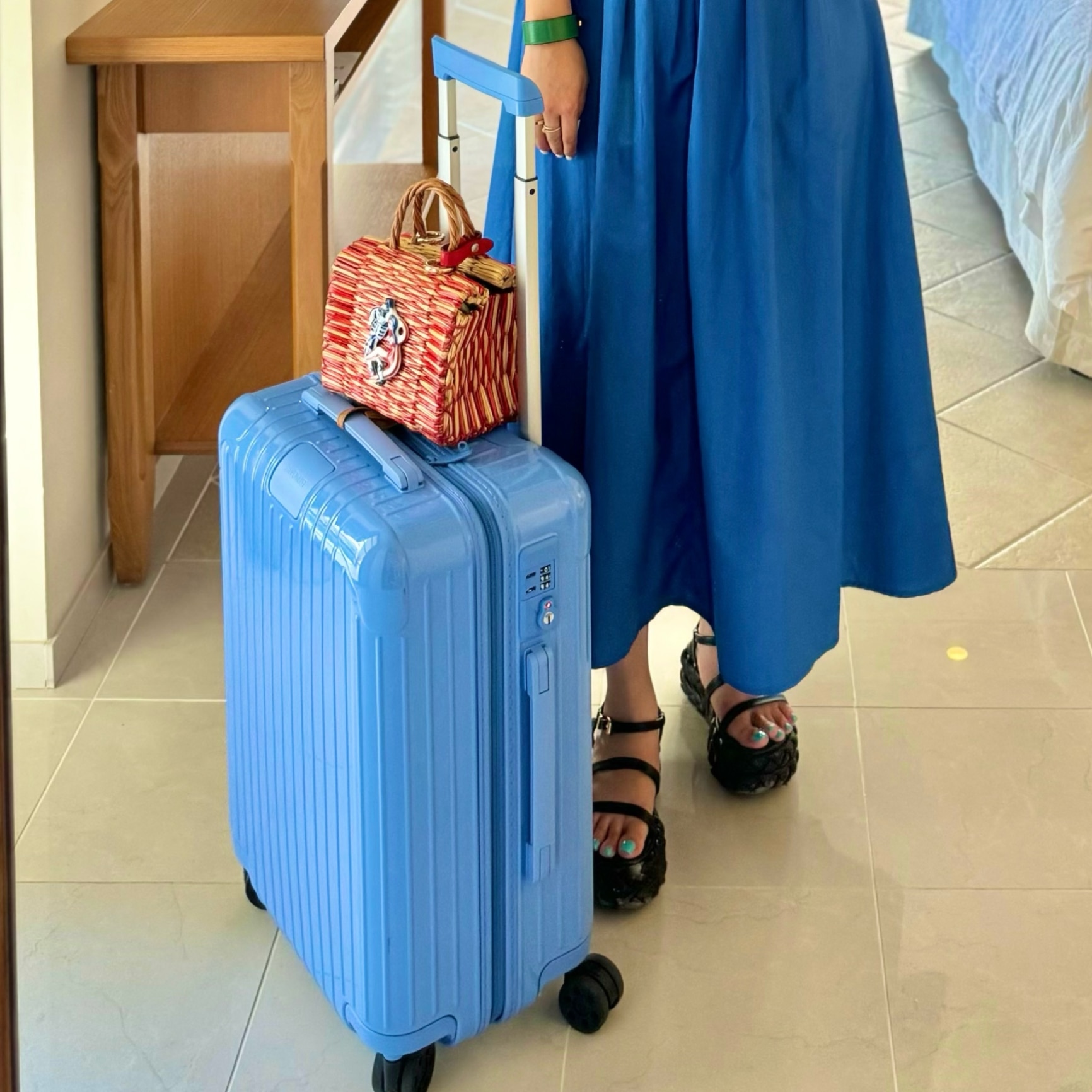 RIMOWA リモワ 82L ポリカーボネートキャリーケース スーパーセール限定最大20％OFF】【リモワ】Essential Cabin スーツ