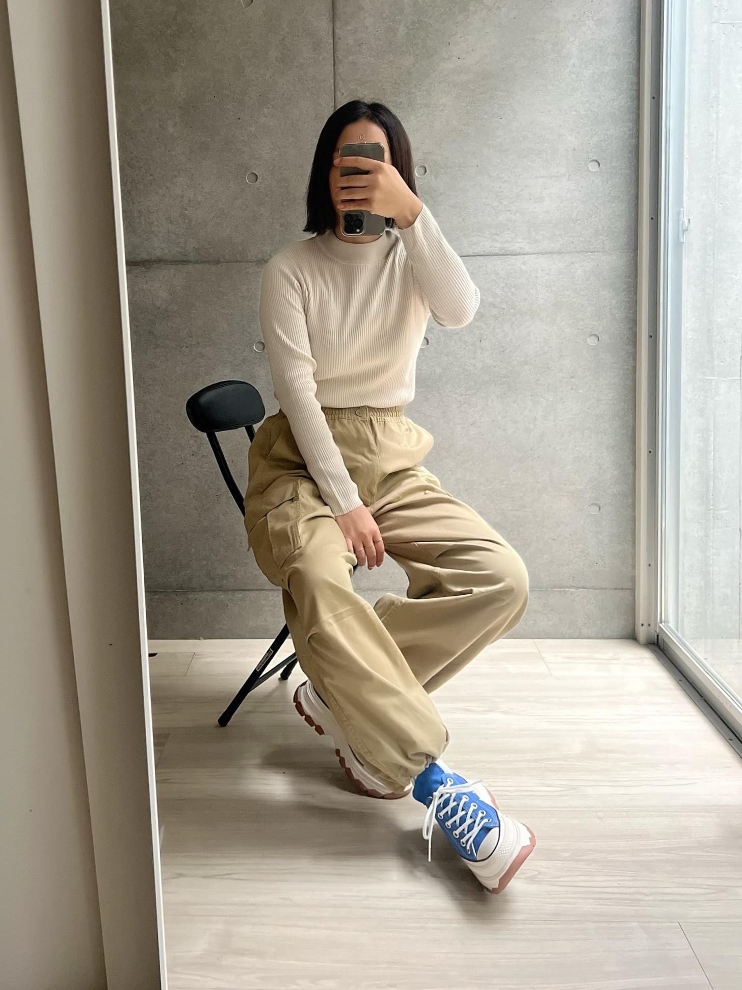 イーザッカのニットは着れば着るほど好きになるシルエットと着心地。ニット下に合わせたりもしたい。このアイボリーは恐らく神カラー。
FUDGEなスタリイングにもOggiなスタイリングにもはまりそ。
次はピンクかな！

#秋コーデ #2022秋冬 #高見え #プチプラコーデ #買ってよかった #着回しコーデ #冬も着回し #楽ちんファッション #ママコーデ #スニーカーコーデ #スニーカー