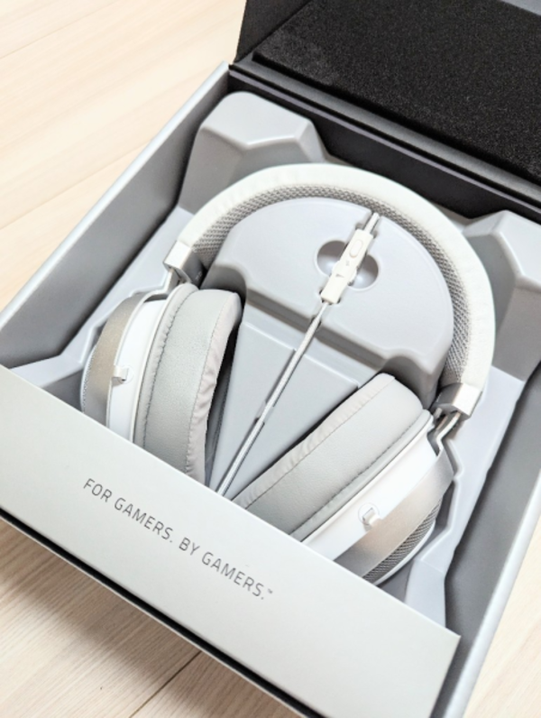 【美品】Razer kraken RZ04-02830400 ヘッドフォン　白 Amazon.co.jp: Razer Kraken Mercury White ゲーミングヘッド
