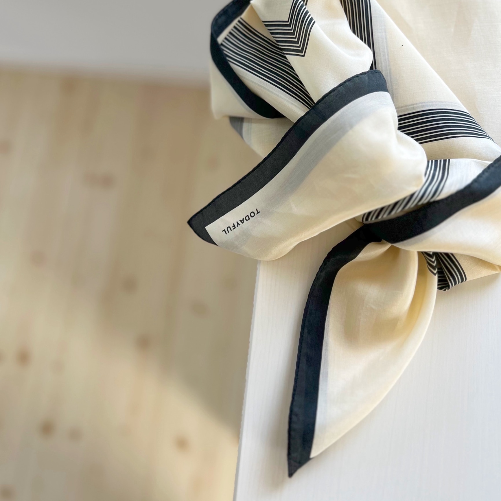 SOLD OUT】TODAYFUL トゥデイフル /Geometric Silk Scarf