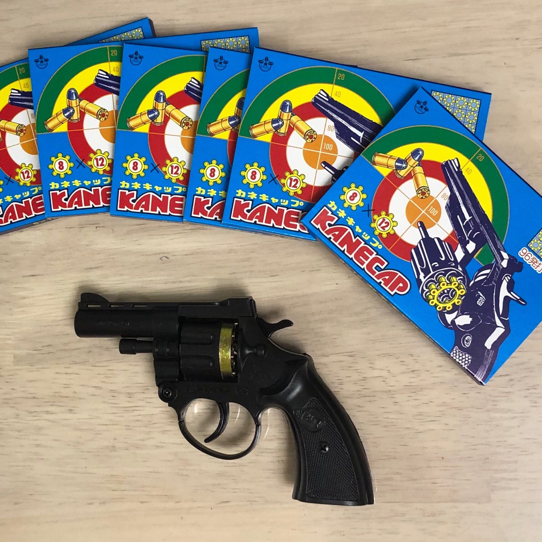 カネキャップ ＆ ピストルセット 日本製 8連ピストル 音追い銃