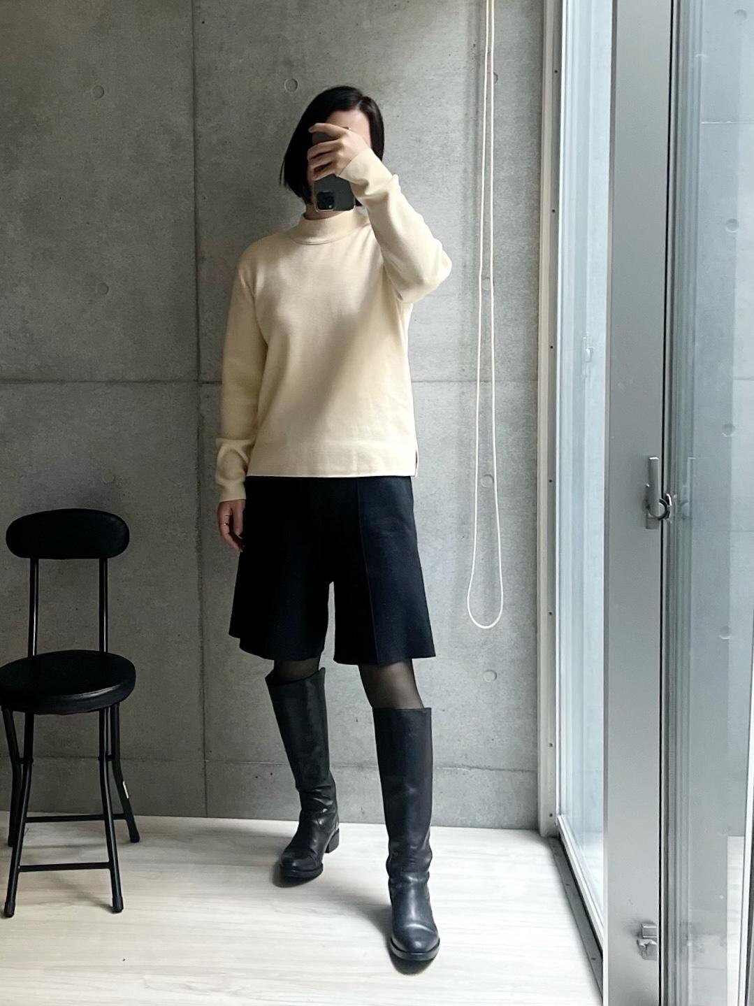 真冬でもハーフパンツ履きたかったコーデ。
タイツは定番の裏起毛フェイクタイツ。
これがなきゃ極寒の新春は越せないぜ…1200デニール！
Instagramで動画も投稿しました♨️

ハーフパンツもお気に入り、楽ちん細見せありがた〜😮‍💨

#大人カジュアル #冬も着回し #あったかコーデ #楽ちんファッション #パンツスタイル #ブーツコーデ #ロングブーツ #フェイクタイツ #裏起毛タイツ