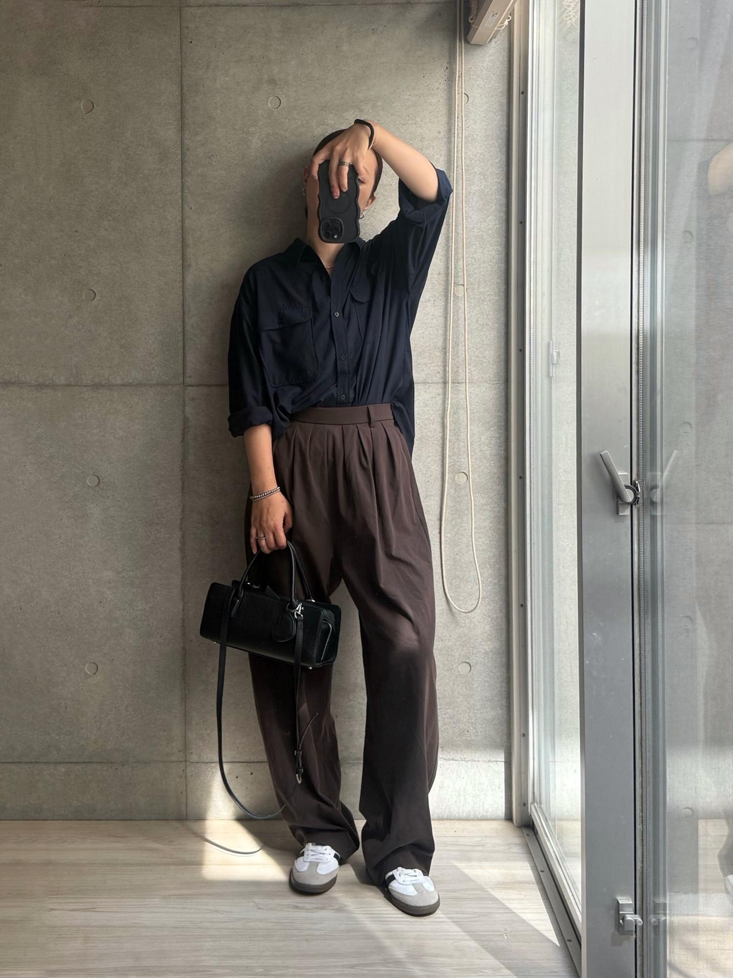 #PR は、シャツ、パンツ、バッグ、ハートのクリップホルダー
このシャツとパンツは他の色で個人買いしててほんと推しのやつ。
まだまだ蒸し暑いから、このシャツ永遠に活躍しそう…今年1番着ているシャツシリーズです。
#2025秋冬