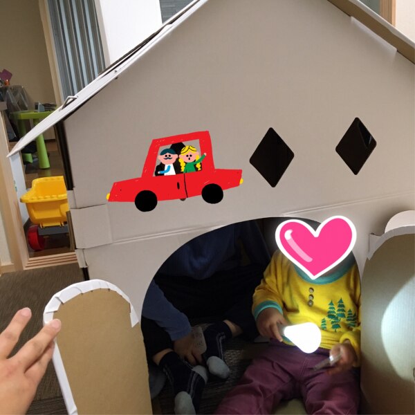 ダンボール 家 ダンボールハウス ステンドグラスのおうち 組立 知育玩具 おもちゃ 子供 段ボール 屋内 プレイハウス 遊具 キッズハウス おうち ハウス 誕生日 プレゼント 白