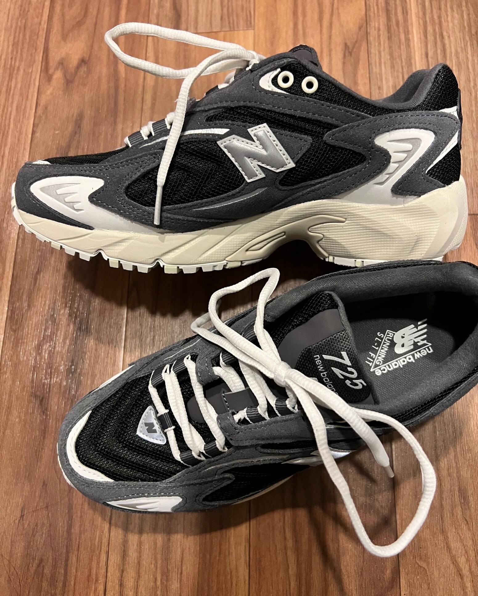 ニューバランス（new balance）（メンズ、レディース）スニーカー