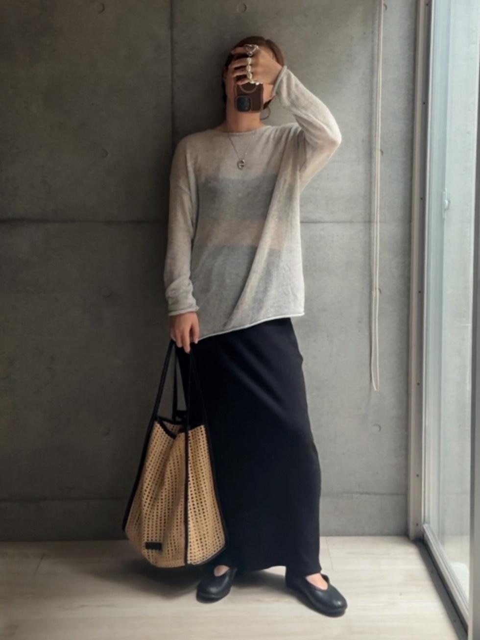 夏はちょっと大胆になる。シアーニット下にバンドゥ。可愛い。頑張ってお腹凹ますの。靴は今のお気に入り。アディダススタンスミスのバレエシューズ。いつもスニーカーは25を選ぶけどこれは24.5にしてます。
