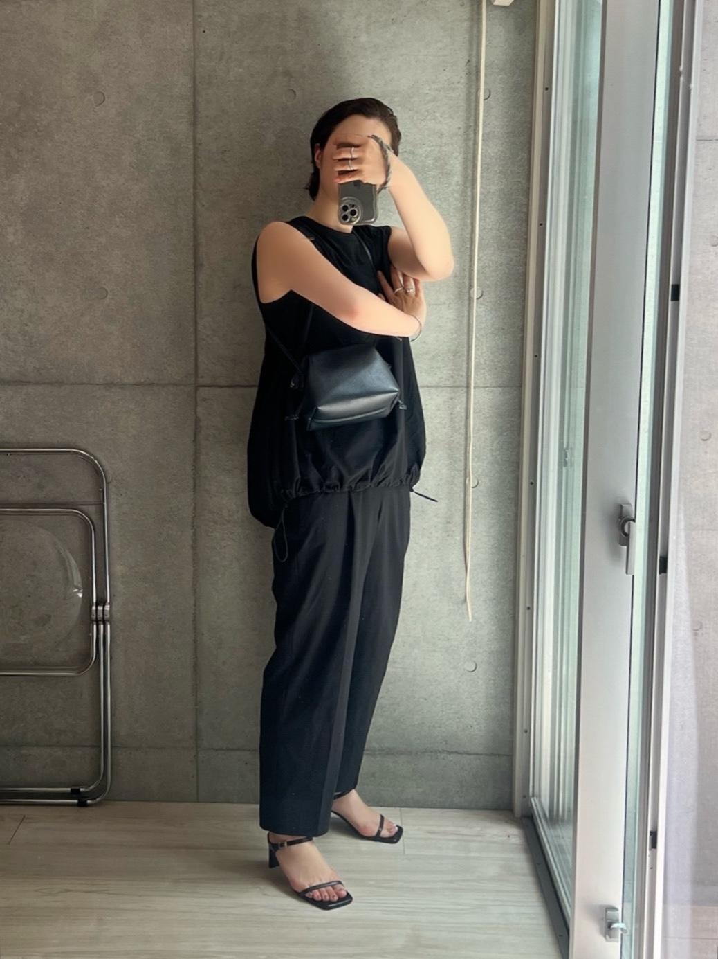 for/cのドライシリーズが大好き。
すぐ乾くから梅雨に最高☔️
そしてこのバッグもサンダルも好き🖤

#PR #2024夏 #大人カジュアル #シンプルコーデ