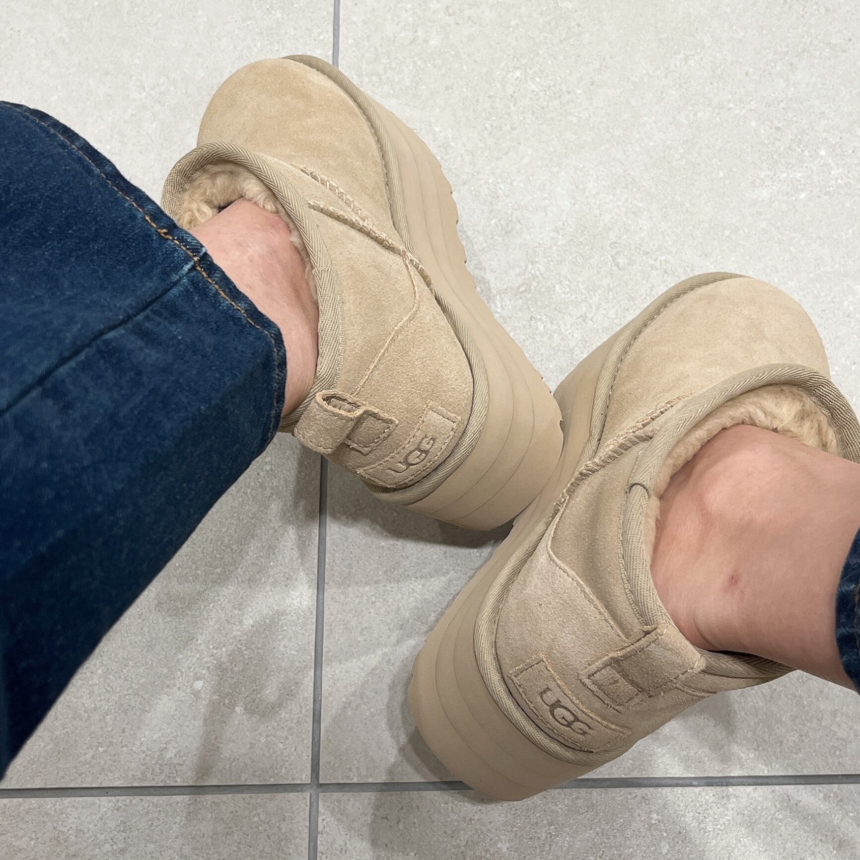 UGGクラッシックウルトラミニプラットフォーム　マスタードシード UGG CLASSIC ULTRA MINI PLATFORM MUSTARD SEED （アグ