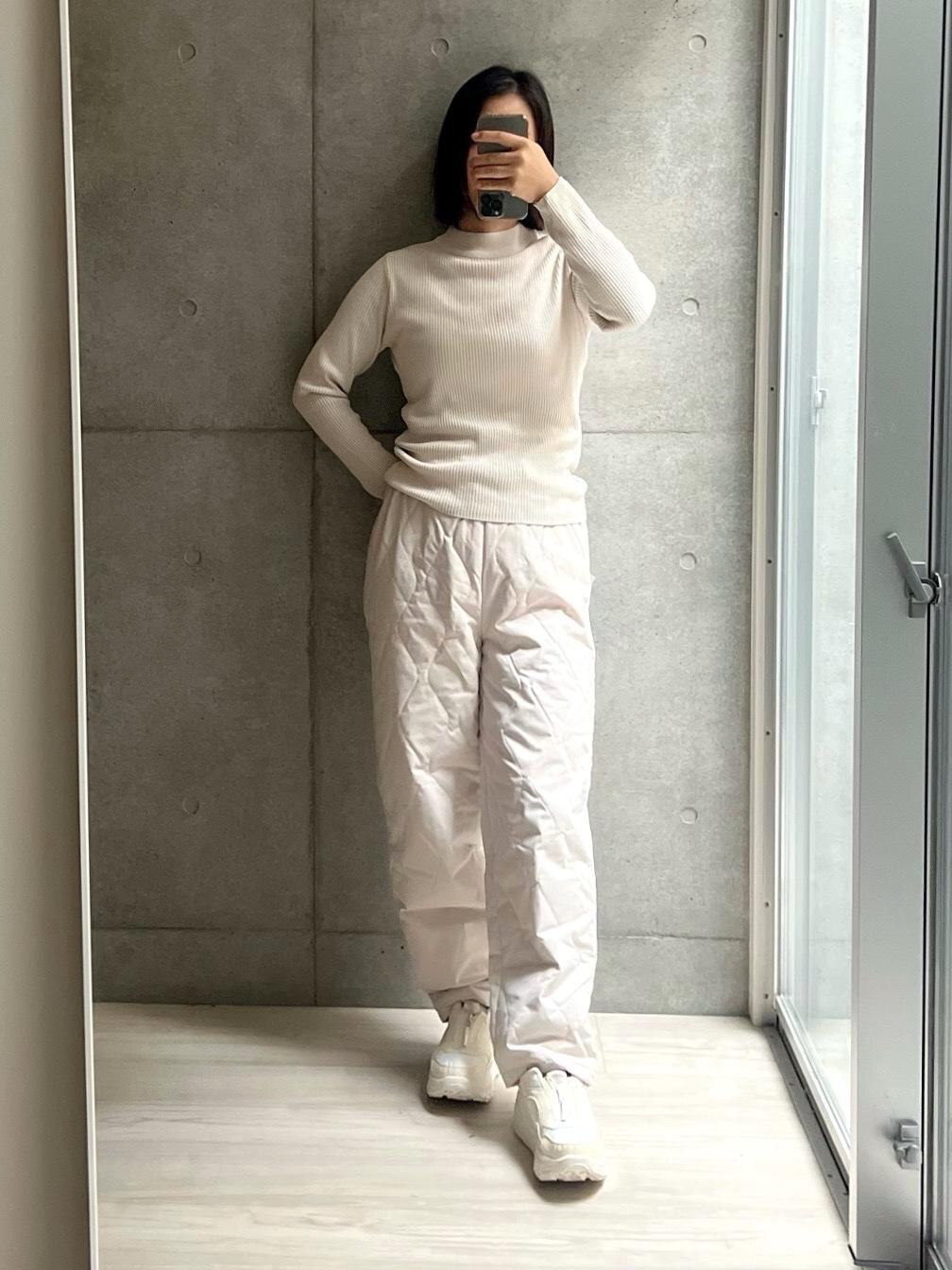 暑がりだったのに、年齢を重ねて今年は寒さに耐えきれなさそうなので　
ずっと気になってたdantenに手を出しました。
めっちゃあったかー！かわいー！たまらーん！
あったかすぎてちょっと気持ち悪くなったくらい🤦‍♀️
あとお揃いのハンテンを買って、おうちセットアップ楽しむ予定…ふふふ🎍

#秋コーデ #着回しコーデ #冬も着回し #着心地重視 #パンツスタイル #防寒 #あったか #ホワイトコーデ #スニーカー部 #買ってよかった 