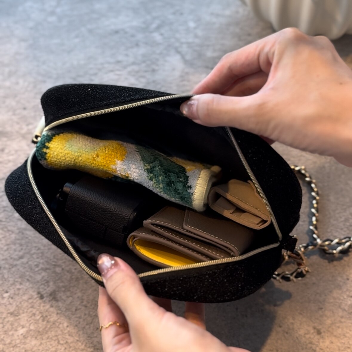 CHANEL NOVELTY シャネル ロゴ入化粧ポーチ Dカン CCロゴ入り