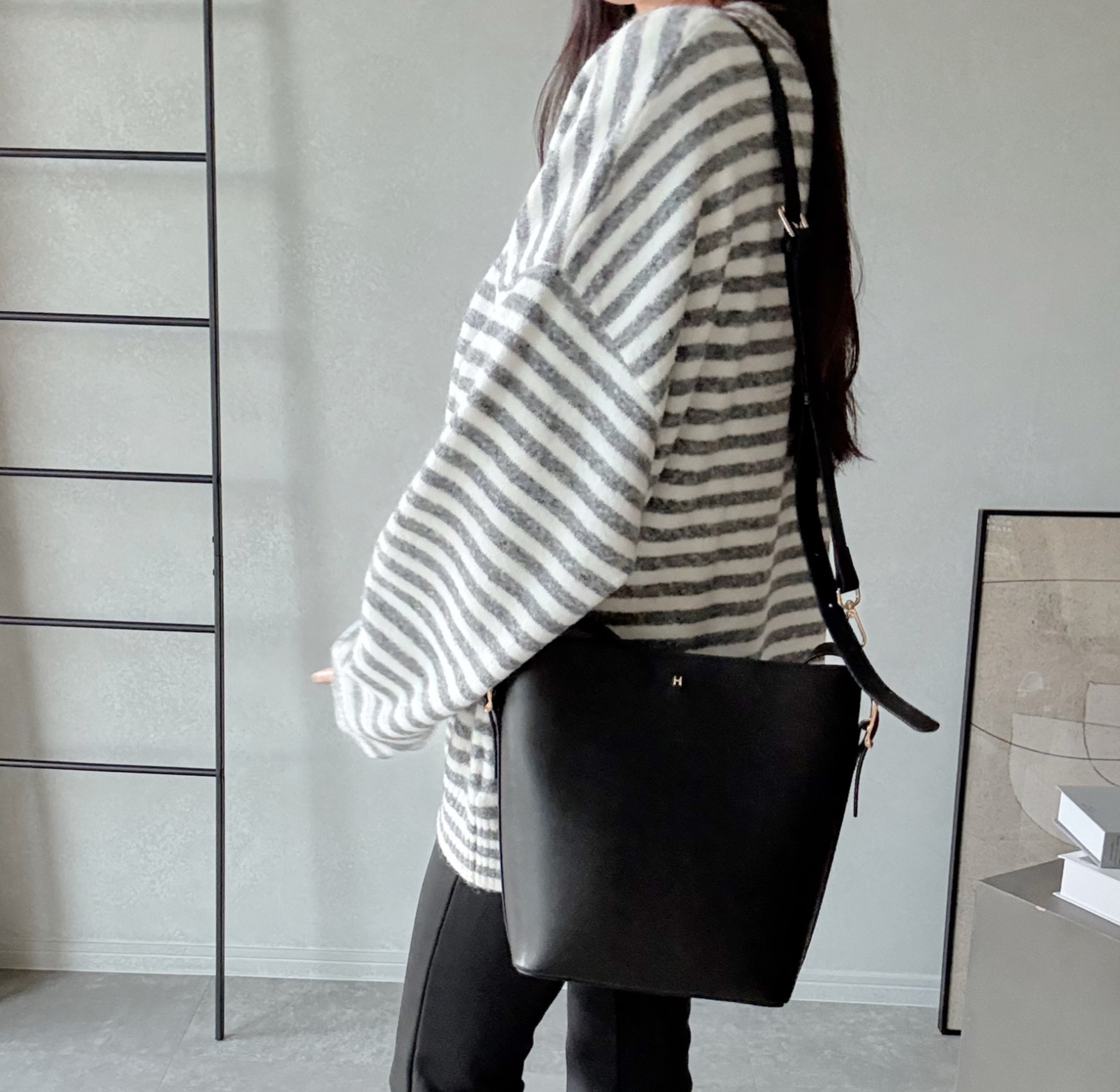 黒のレザーバケツ型ショルダーバッグ 12/20限定15%OFFクーポン】【オギャコさん紹介】NEESE ニーズ 本革