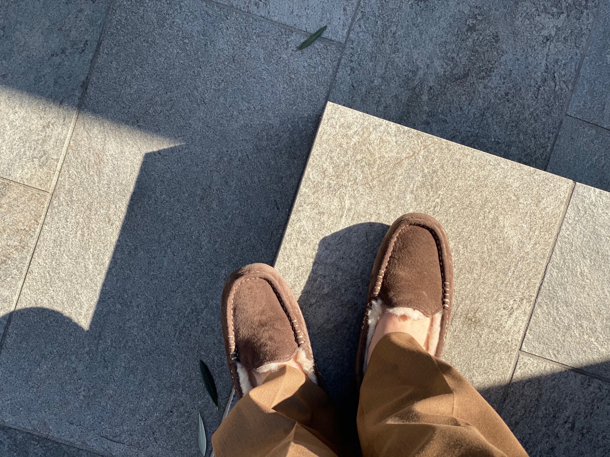 アグ アンスレー UGG モカシン レディース ブラック 黒 ベージュ