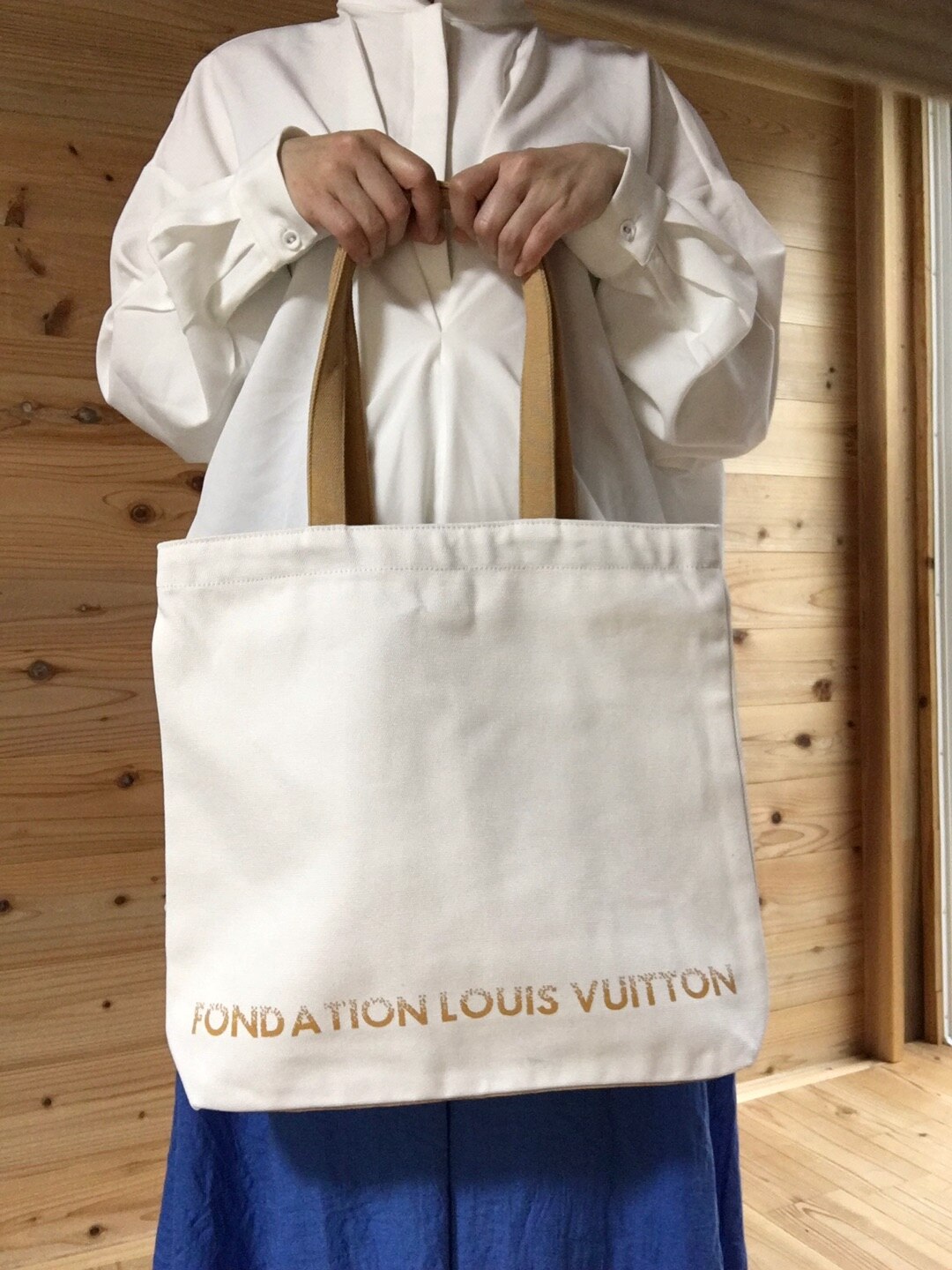 LOUIS VUITTON ルイヴィトン美術館トートバッグ 内ポケット付 ルイ