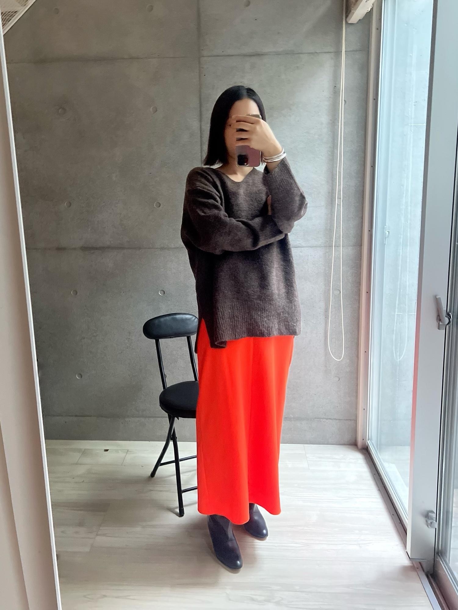 今年の最強プチプラニット、と思うcocaのニット🧶
これ、品よく着られてとってもいい。
フワフワで素肌に心地よく、杢っぽい感じがまた高見え。
大手のセレクトにそっと置いてても違和感無さそう。
今なら送料199円だし他のモデルやカラーも迷う！
あとロングブーツも今だけセールなのでオススメ。
本家の1/3くらいで買える名作！
モードなシルエットかつ、ししゃも足隠せる最高のやつ…🤦‍♀️

#2022秋冬 #きれいめコーデ #大人カジュアル #買ってよかった #レイヤード #楽ちんファッション #ブーツ #ロングブーツ #coca #コカ #ワンピース #スカート #ブーツコーデ #秋コーデ #冬コーデ #冬も着回し #あったかコーデ #ゆったり 