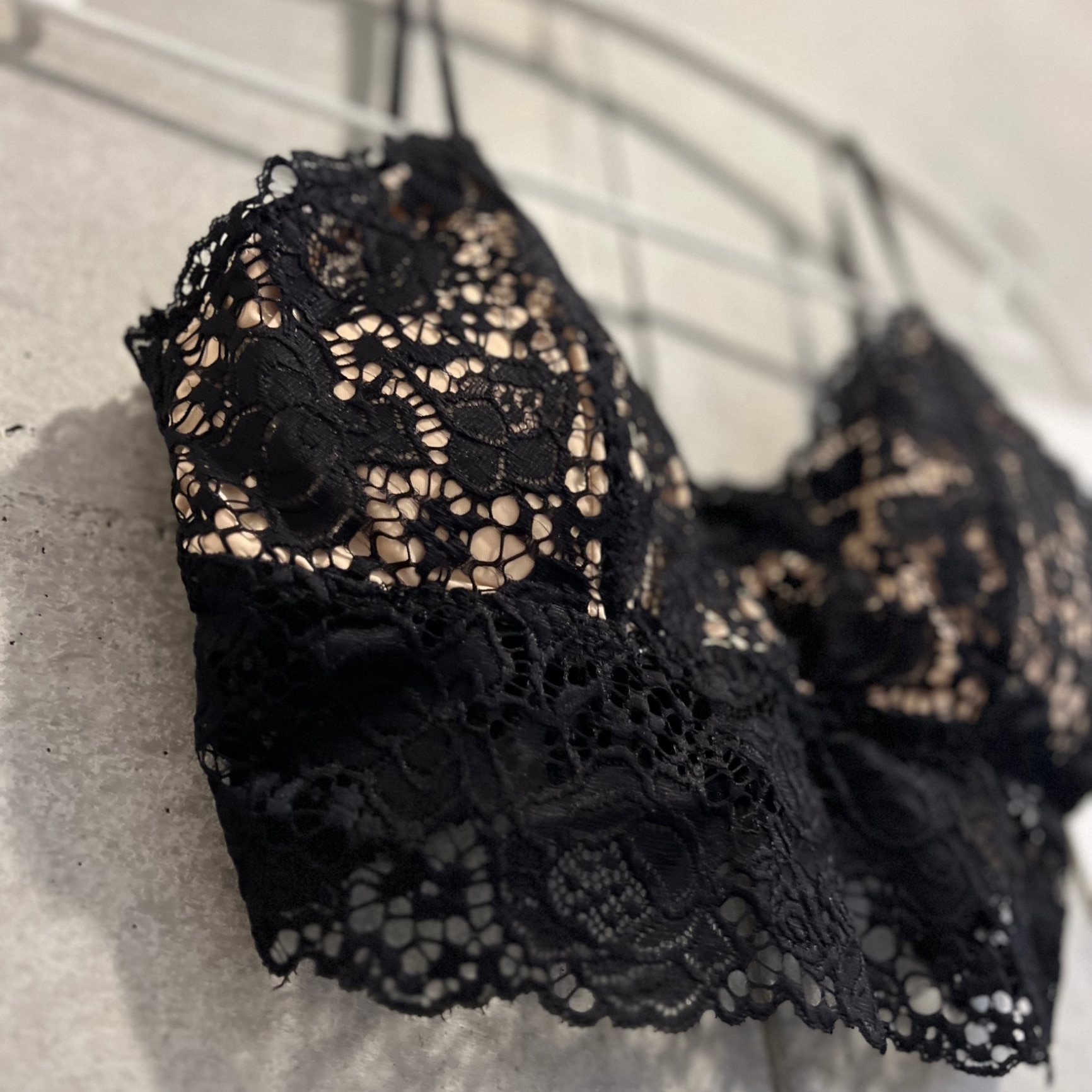 キャミソール カップ付き レース レディース キャミインナー 夏 インナー おしゃれ セクシー ショート丈 薄手 下着 大人 女子 キャミ 柔らか 黒 白 S M L