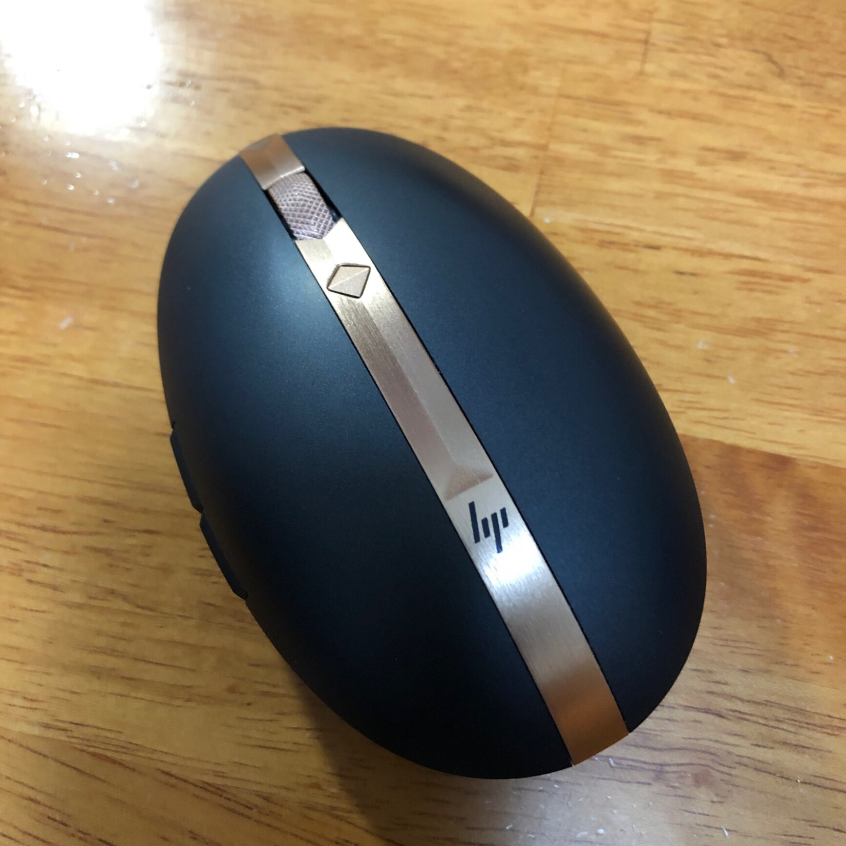 HP Spectreマウス 700 (ブラック) （型番：3NZ70AA#UUF） Bluetooth