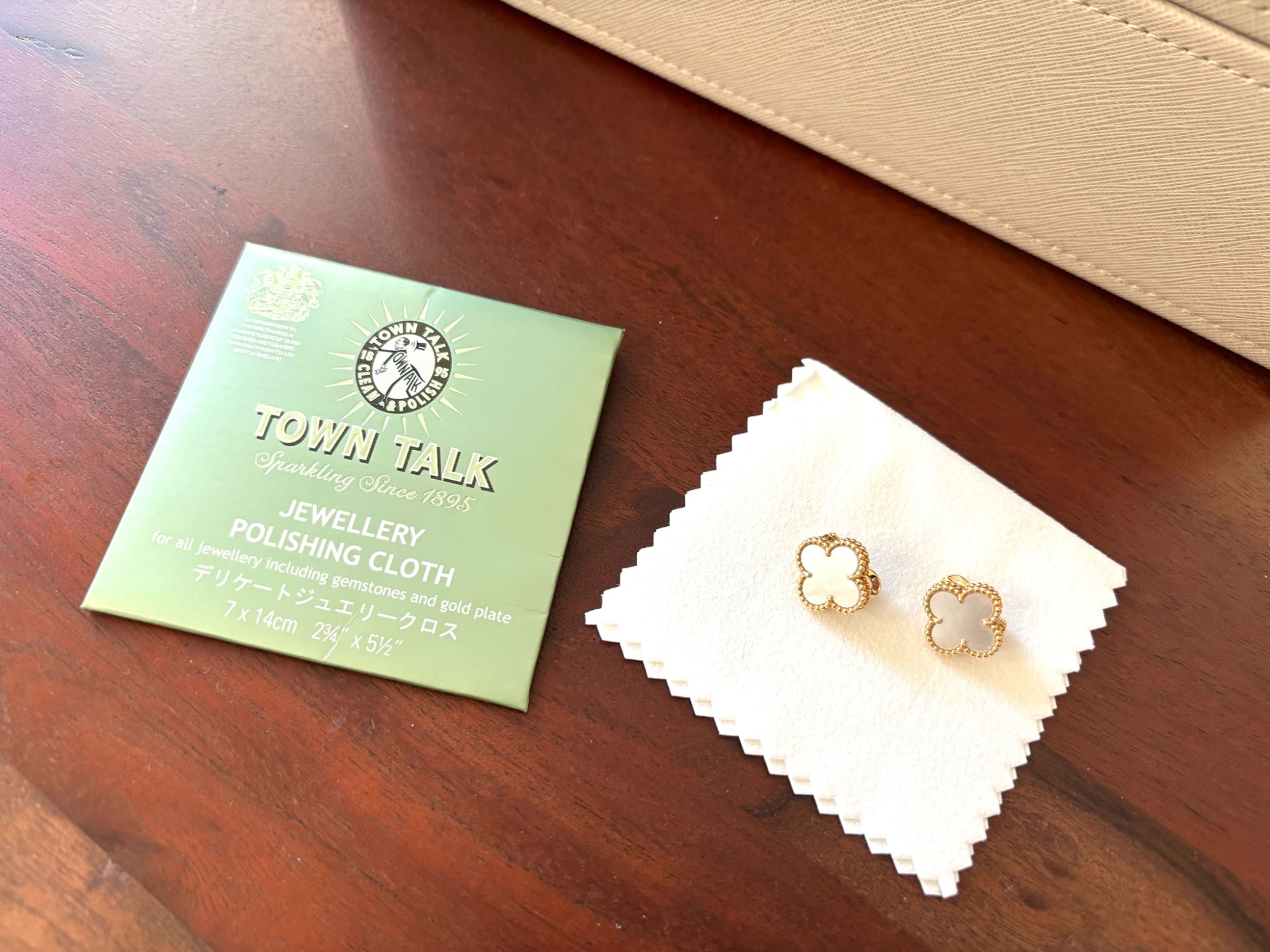 デリケート ジュエリー クロス 7×14cm マイクロファイバークロス お手入れ 柔らかい布 TOWN TALK タウントーク 磨き 布 アクセサリー 宝石 真珠 メガネ スマホ 拭き マイクロファイバー クリーニング ジュエリークロス 研磨剤なし 汚れ落とし メンテナンス メガネ拭き