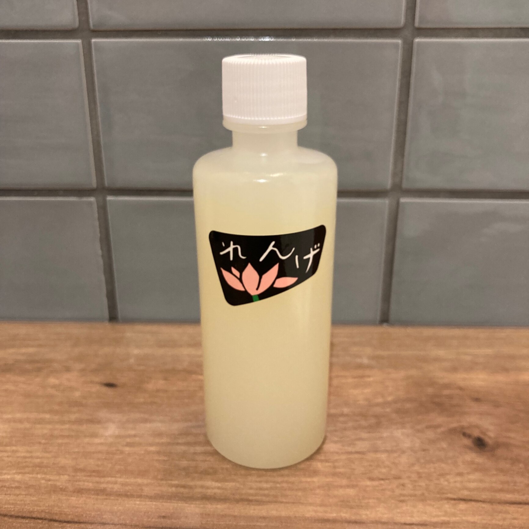 【れんげ研究所 公式オンラインショップ】 ニキビ 化粧水 保湿 乾燥 シミ しわ れんげ化粧水 1本 140CC (使用期限2月29日) サリチル酸 レモン レンゲ化粧水