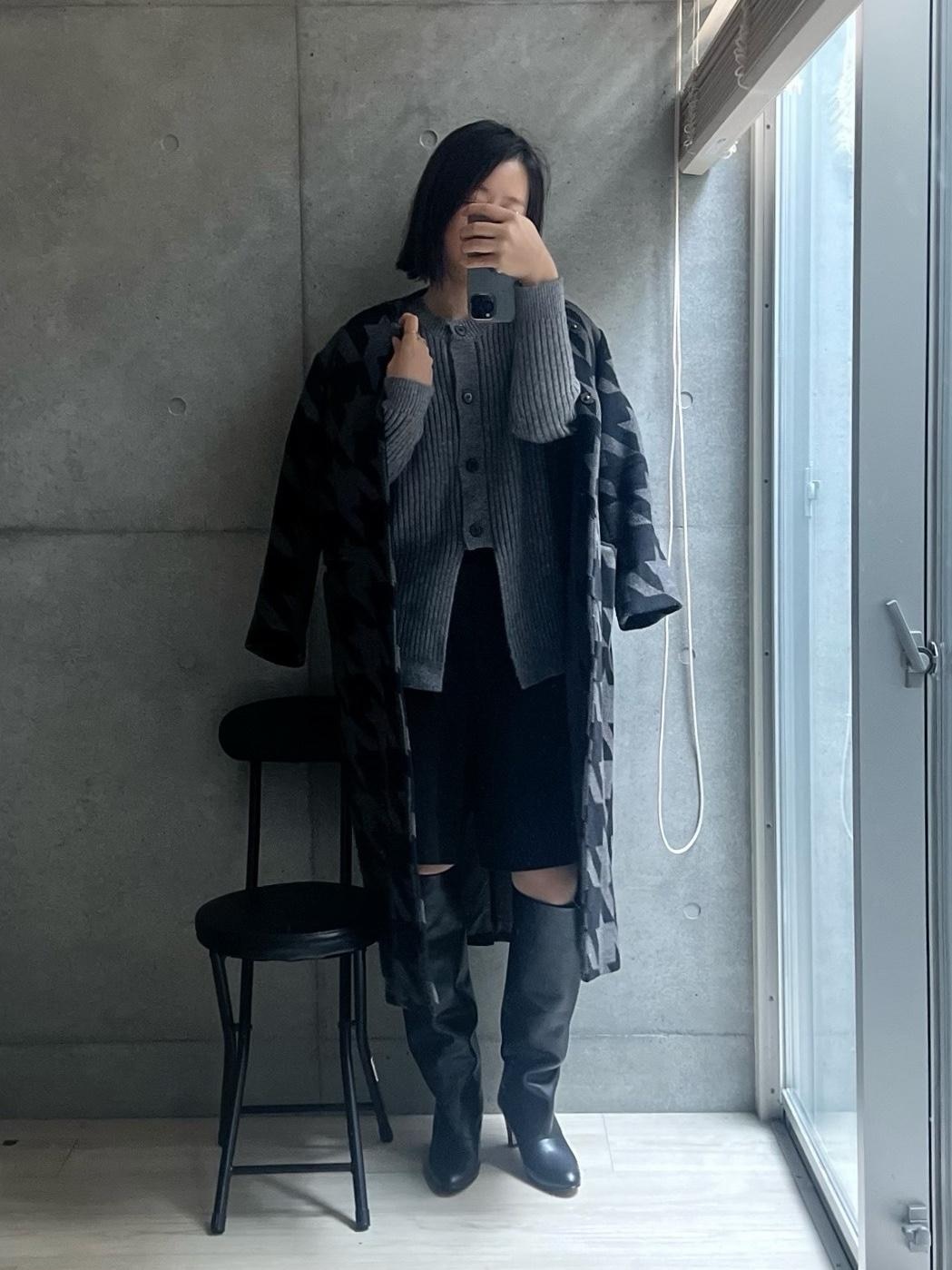 グレーコーデ🖤
ミラノリブニットのハーフパンツは買ってよかった。
今年トライしたかったやつ！しっかりしてて適度に肌を覆ってくれて楽ちんでよろしい！
寒くなったけど、フェイクスキンタイツがあればイケマス。

#着回しコーデ #きれいめコーデ #ブーツ #ブーツコーデ #ロングブーツ   #ハーフパンツ #ショートパンツ #フェイクタイツ #フェイクスキンタイツ