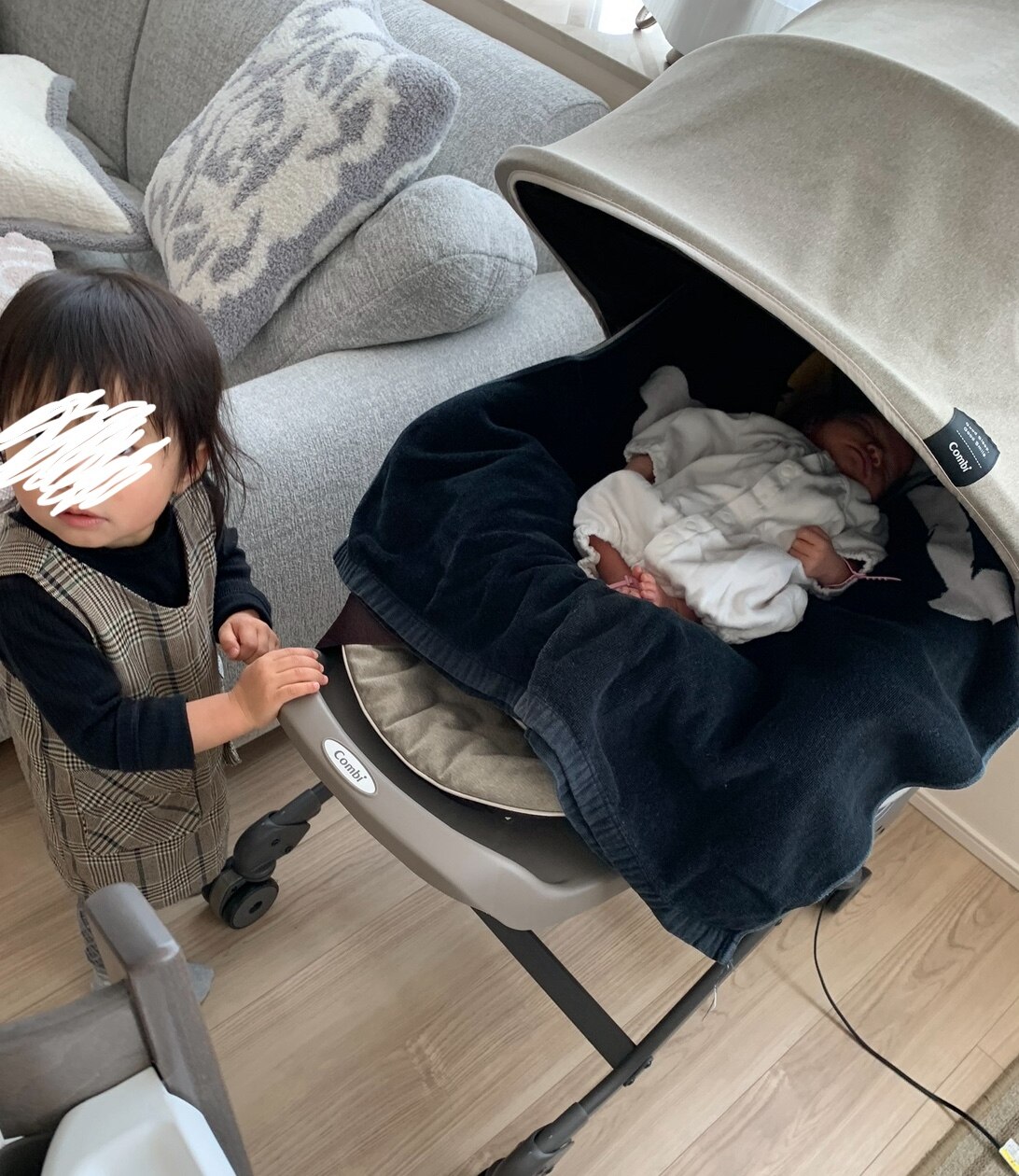 公式】コンビ Combi 電動 スウィング ベビーラック ハイローベッド