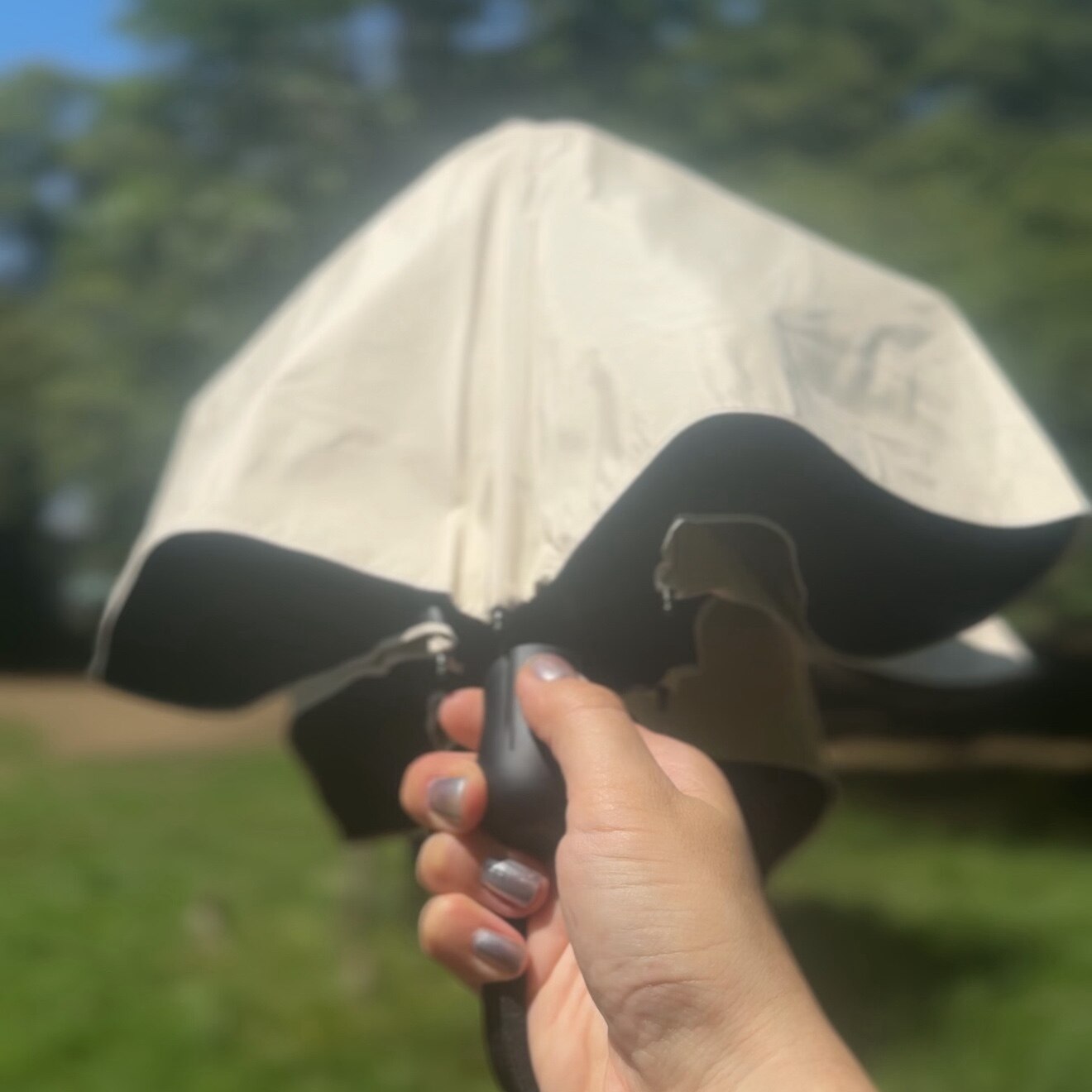 【1,000円OFFクーポン・6/20】日傘 KONCIWA 5秒でたためる日傘 軽量 完全遮光 遮熱－30℃ 形状記憶 レディース メンズ兼用 UVカット100% ワンタッチ自動開閉 コンパクト 6本骨 超撥水 日焼け防止 無地 3段 折りたたみ晴雨兼用 - メイン画像 2