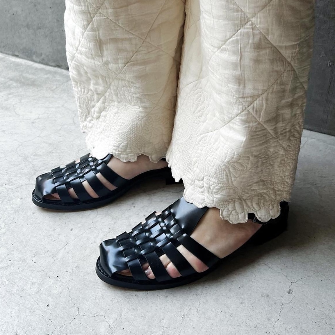 【新作】MOHI(モヒ)MOHIグルカサンダル(WHITE)(BLACK)(全2色)(35)(36)(37)(38)(レディース)ソノリテ(sonorite) ワンマイル 楽ちん おしゃれ プレゼント きれいめ キレカジ レザー レザーサンダル - メイン画像 1