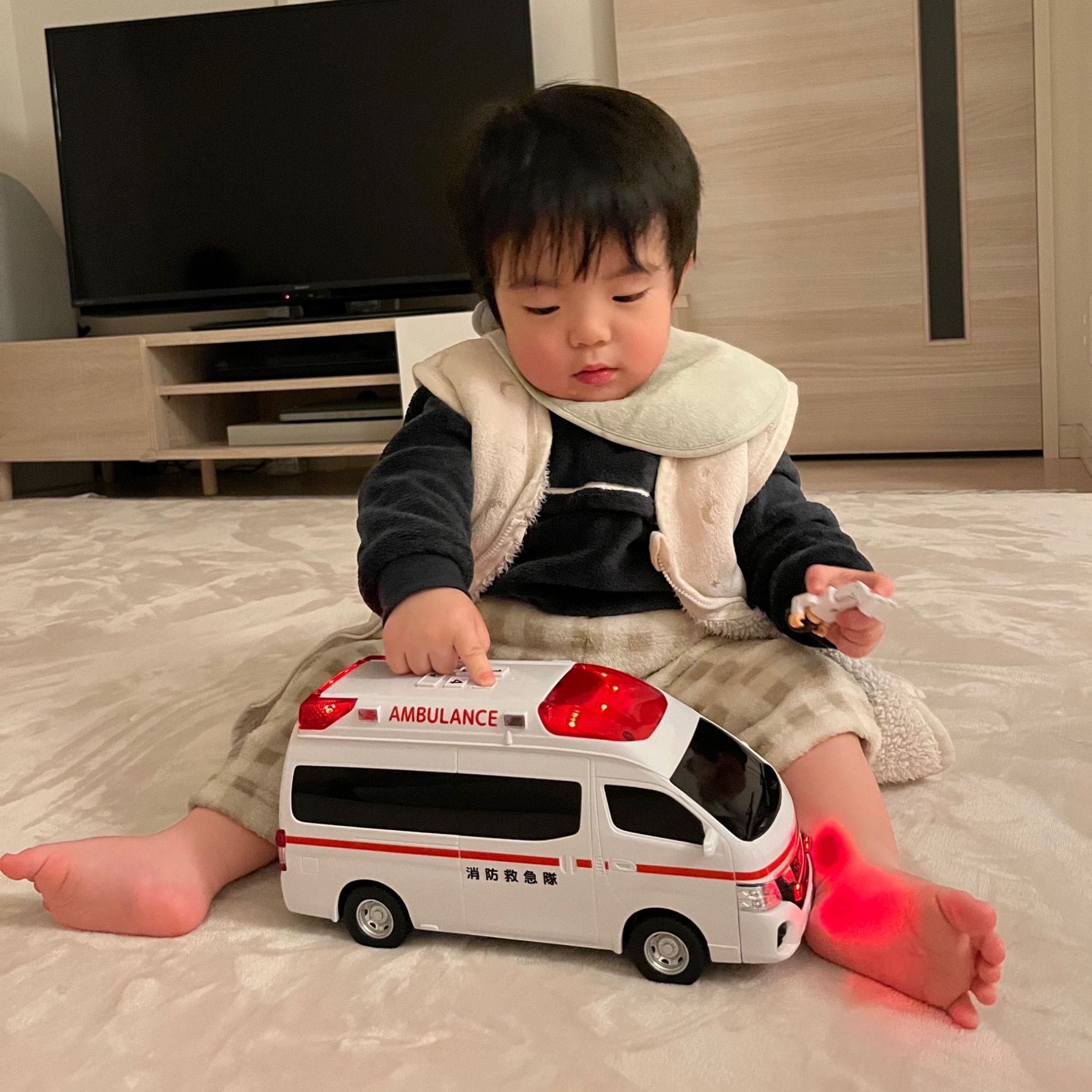 送料無料】 サウンド＆ライト ニッサン パラメディック救急車