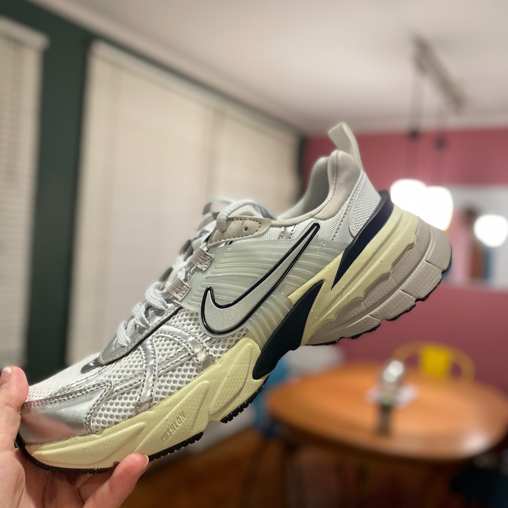 返品・交換OK！15時までのご注文で即日発送】NIKE W V2K RUN