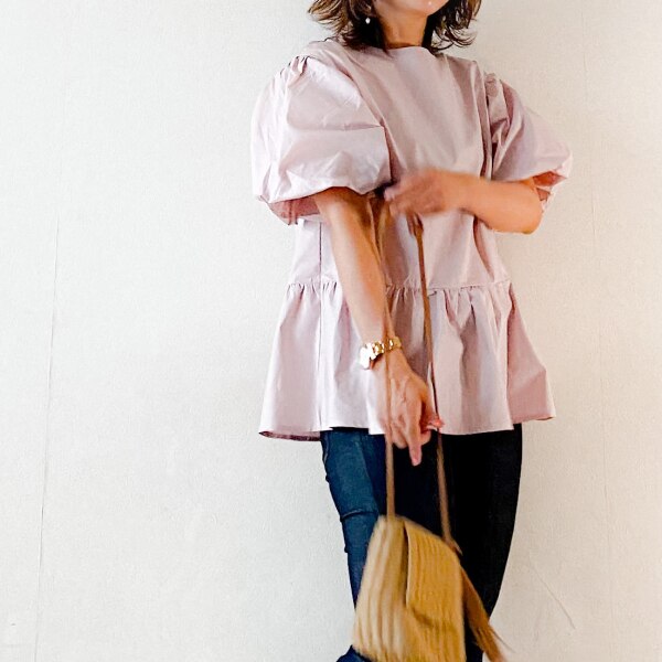 7 5 10時発売 クーポン利用で2180円 大人気インフルエンサーayaさんコラボ ブラウス ボリューム袖 裾フリル切替えブラウス ふわり袖 裾切り替え フリル フリルブラウス トップス バックリボン Roomコラボ Sns話題 アメブロ インフルエンサー ブロガーコラボ