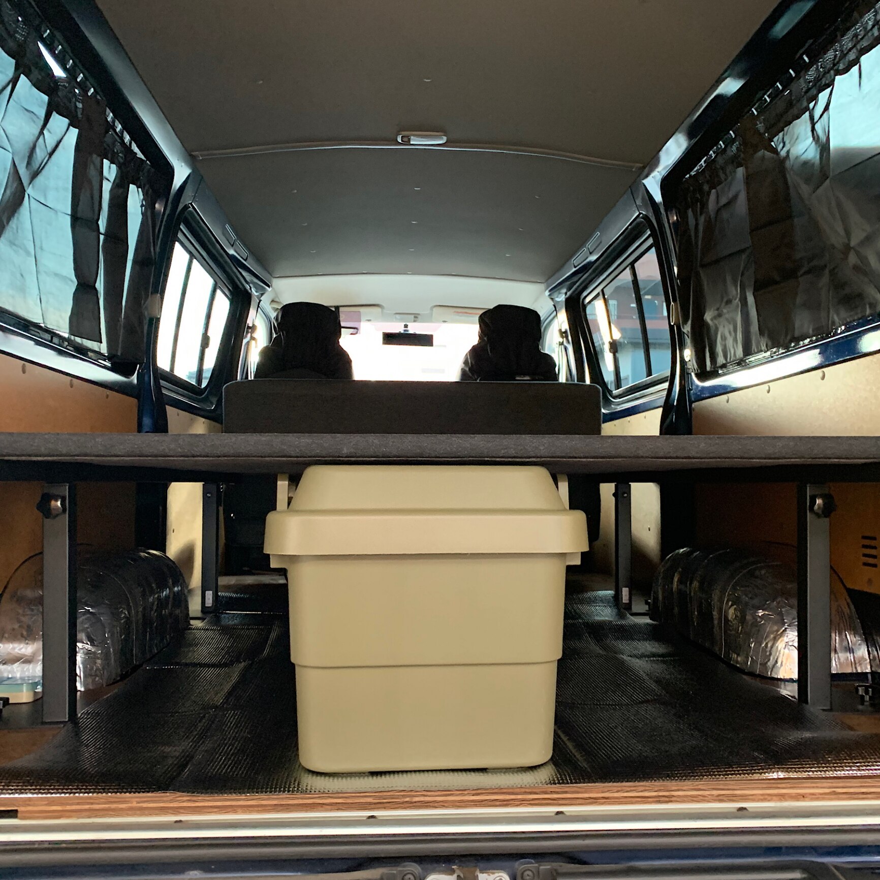 ハイエース 標準DX ベッドキットリアヒーター無し車専用パンチ