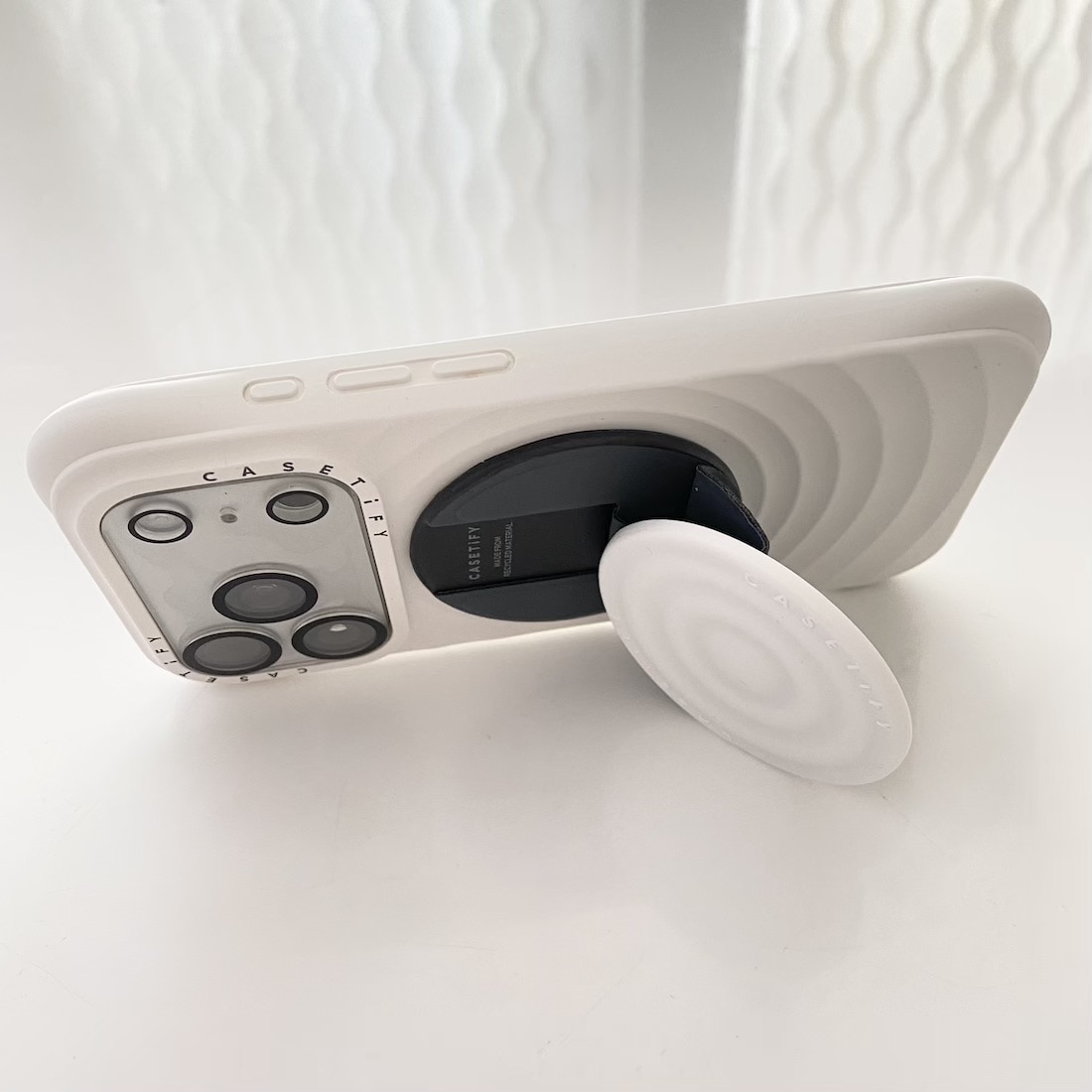 公式】 CASETiFY Snappy™ ウェーブ シリコン グリップスタンド MagSafe
