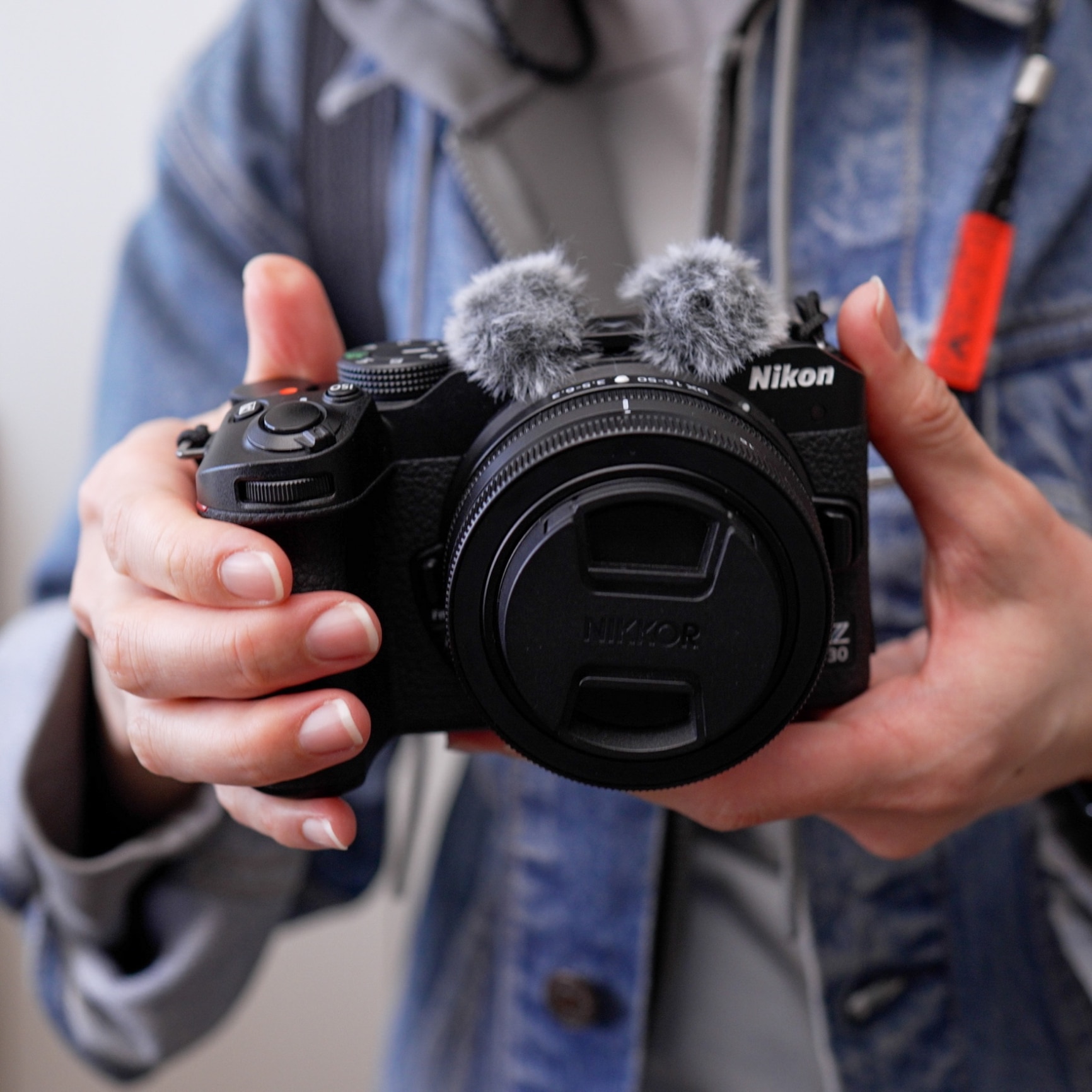 Wi-Fi転送❤️NIKON ニコン D3300❤️カメラバッグつき❤️ ニコン初のVlog向けカメラに歓迎の声 ファインダーレスの