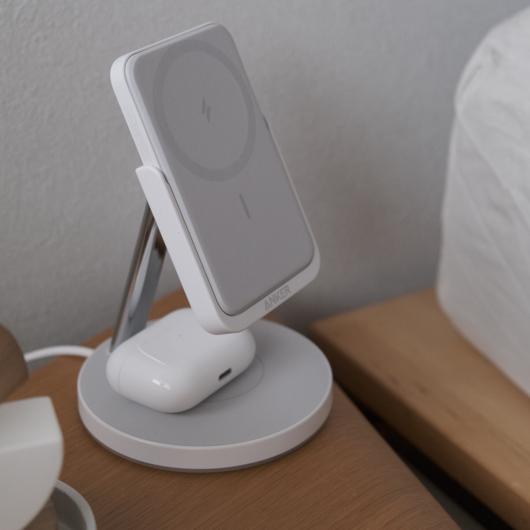 Anker 633 2-in-1 ワイヤレス充電ステーション Amazon.com: Anker Magnetic Wireless Charger, 633 MagGo 2-in