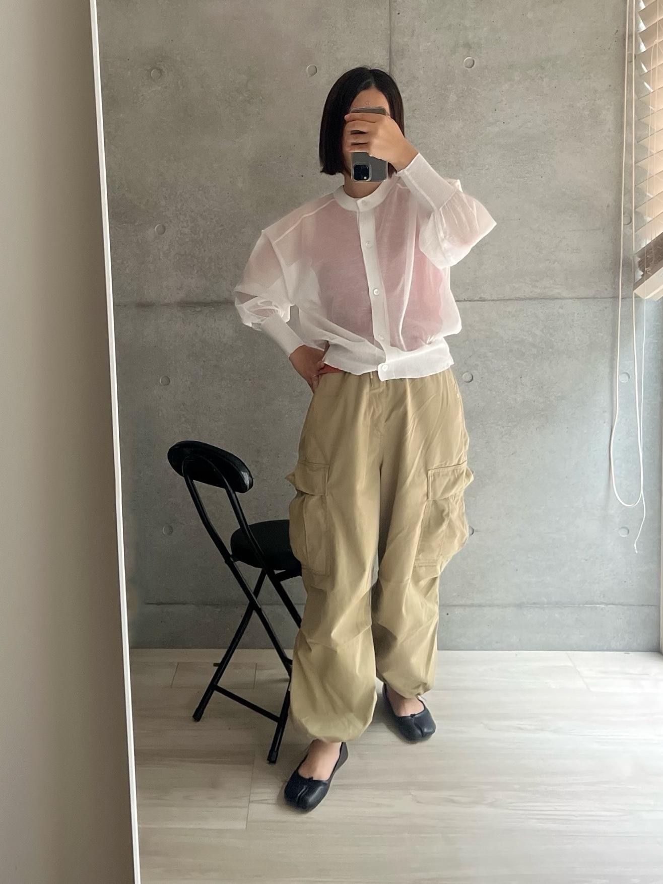 インスタでビッグなインフルエンサーさんやいろんな人に褒められたコーデ。
いやこのシアーニットカーデと、スーパーワイドカーゴパンツと、ドノバンがいい仕事してくれます…♡
#高見え #2022秋冬 #着心地重視 #フラットシューズ #ワイド #着回しコーデ #秋コーデ #冬も着回し #パンツコーデ #ママコーデ